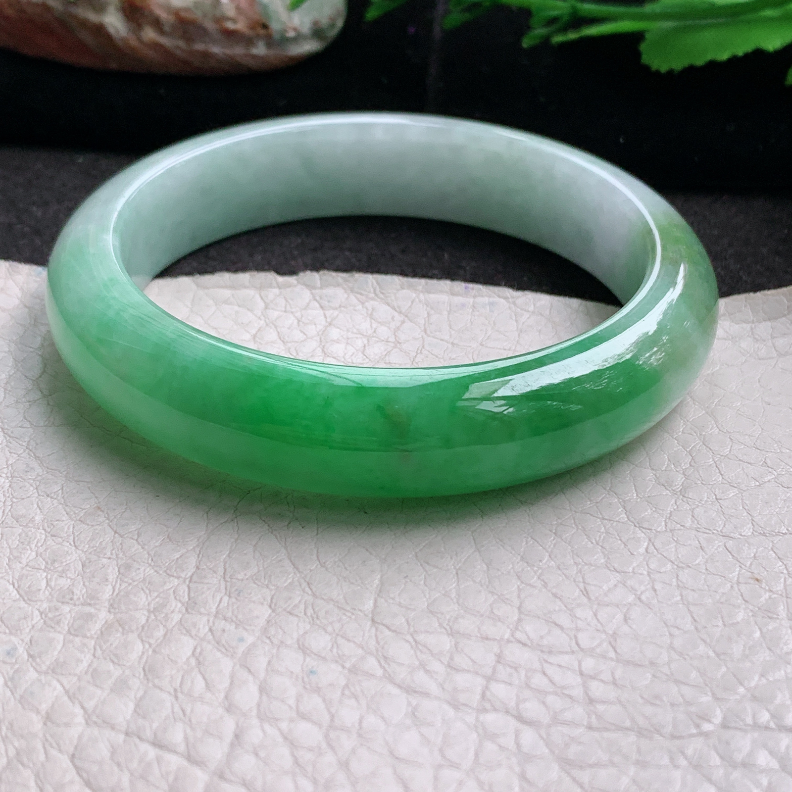 yh实拍56.5*12.8*8.3平安镯 天然缅甸翡翠a货手镯辣绿正圈玉镯子
