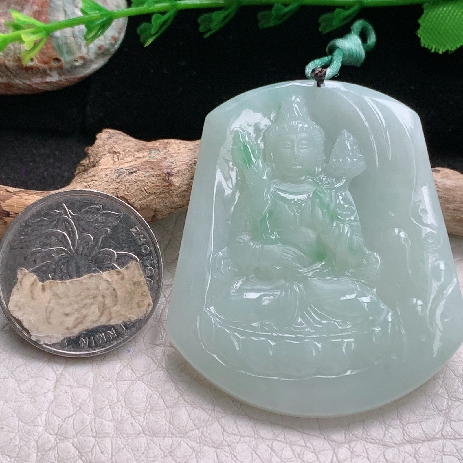 Bg实拍51.5*43.6*5.6缅甸翡翠淡绿飘绿虚空藏菩萨吊坠