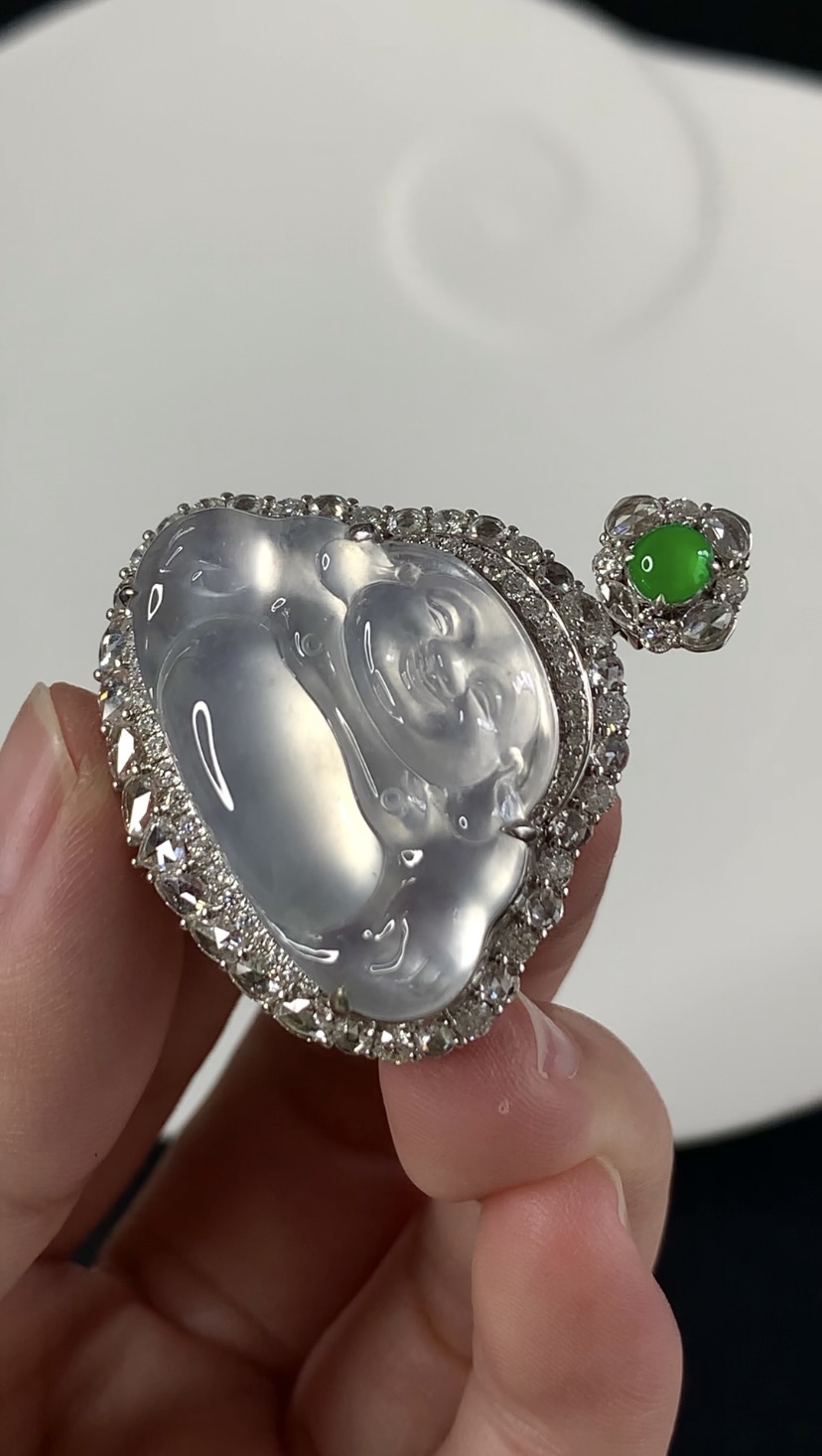 ️，18k金镶嵌坐佛吊坠，冰润水透，种老细腻起荧，尺寸：成品：35.9*31.8*13.9，裸石：