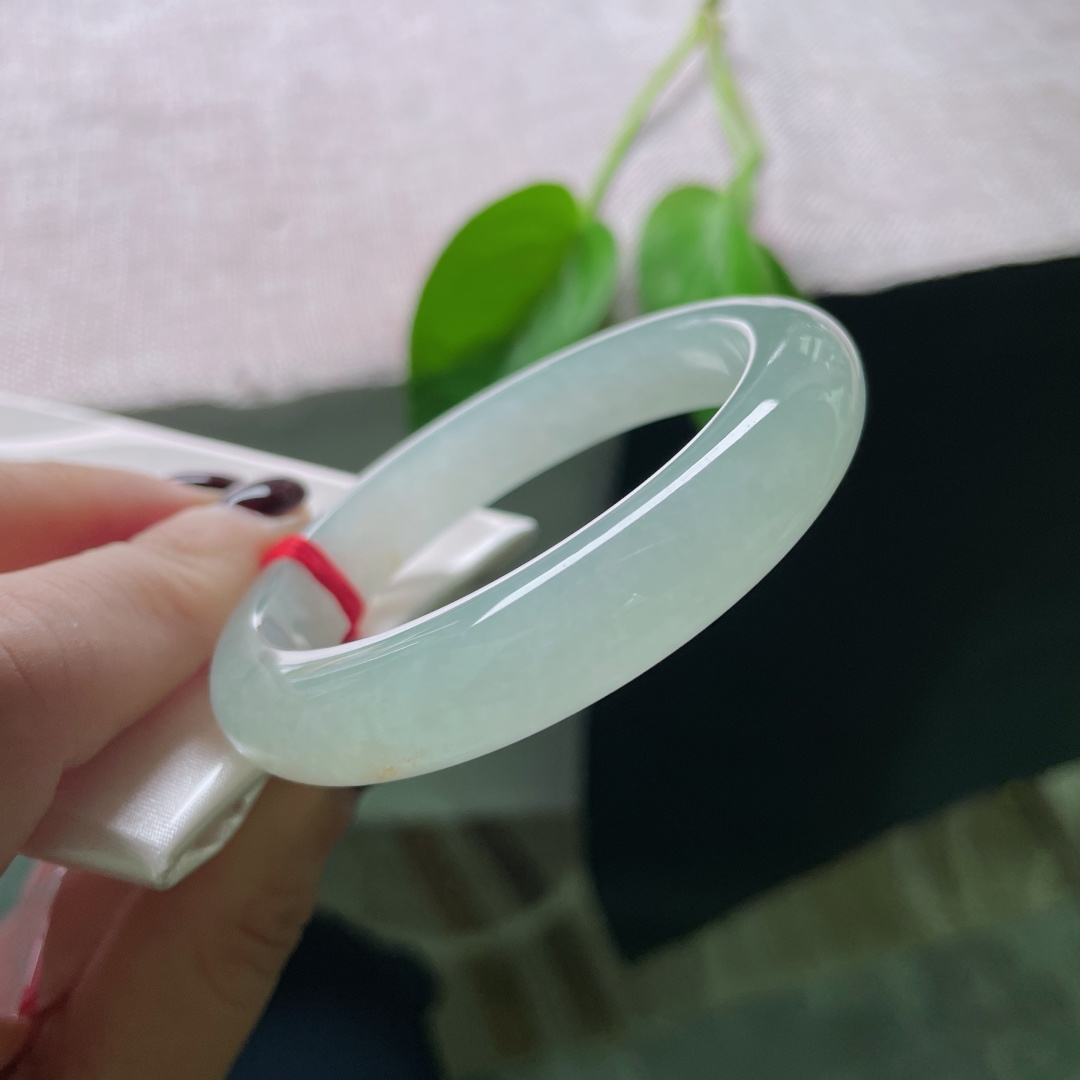 51.8/11.2/8.5，冰晴底正圈，洒金，冰为骨，晴为魂，清冷美人镯。一点皮纹，ss51773a