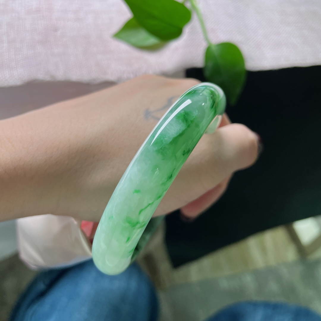 57.8/12.5/9.2飘绿正圈，青绿之间，藏着唐宋的风，与未说尽的语言。有棉线，ss51392a