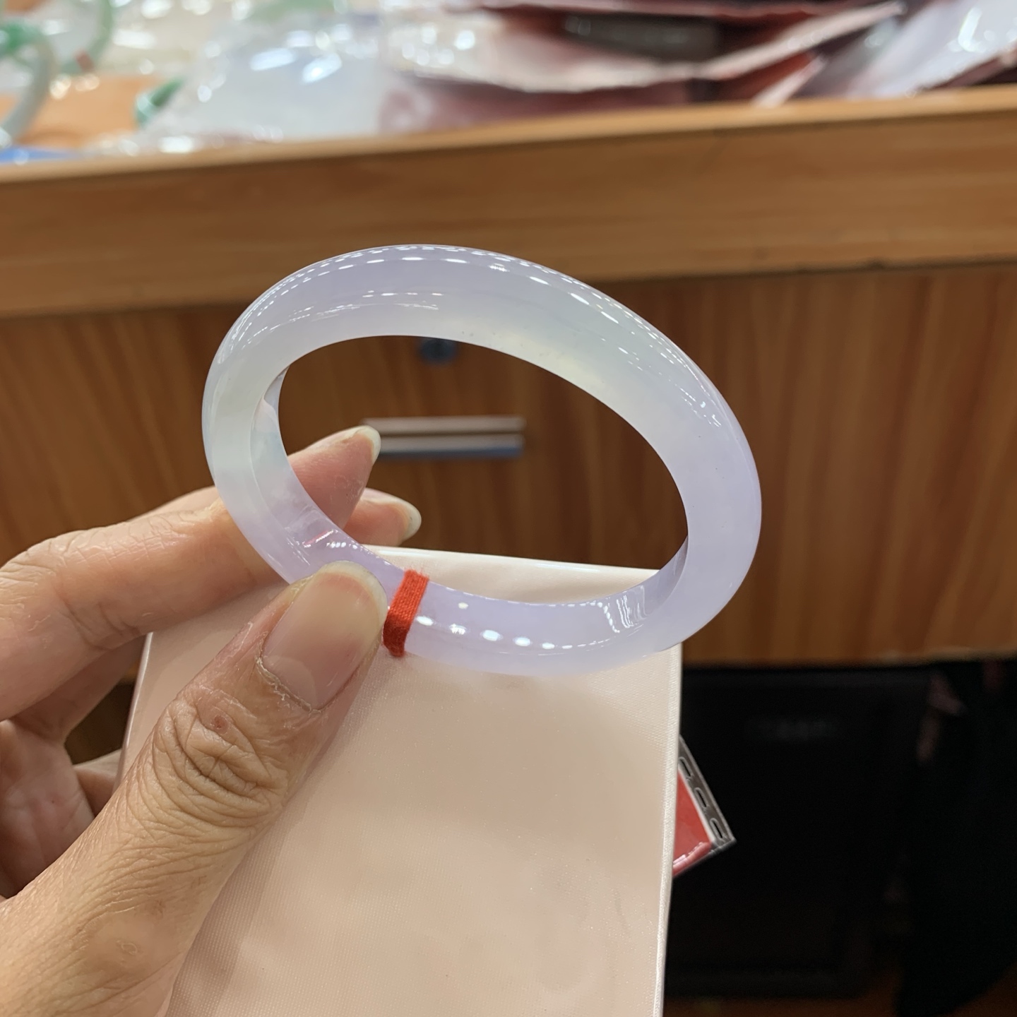 042223JM，冰种飘花贵妃翡翠手镯，53-44.7-9.9-7.7