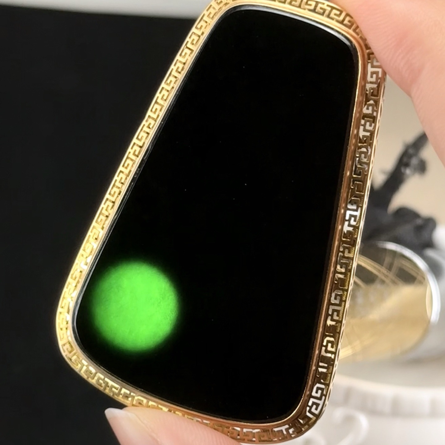 精品18k墨翠无事牌 种好色正 黑度极好 打灯通透 油性十足  尺寸71.8