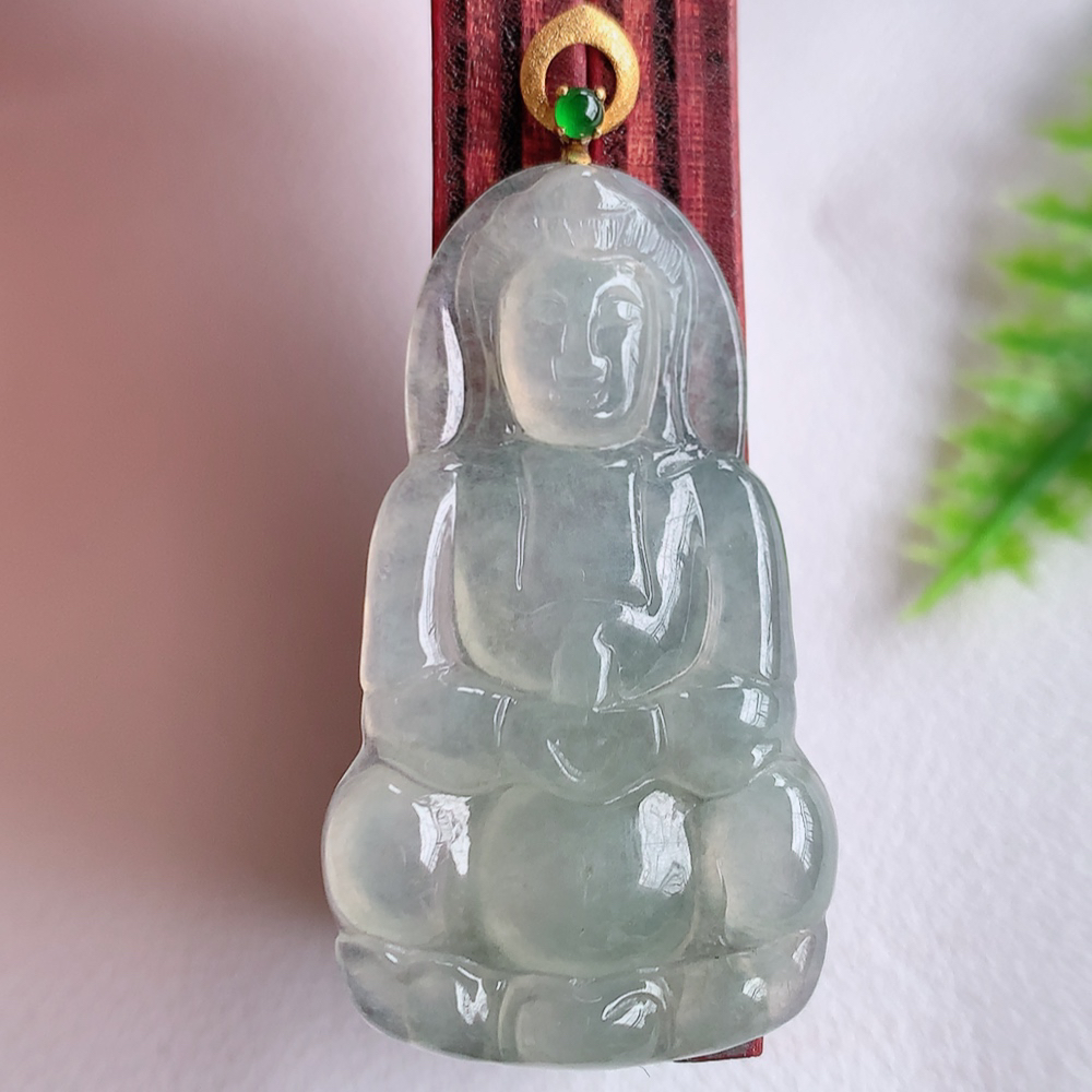 18k金扣冰润精雕观音吊坠，法相端庄大气，工艺精湛，种色浓郁，细腻饱满冰润，种老水足，收藏佳品，佩戴大气  W   003.22尺寸：37.7-21.7-4.2mm