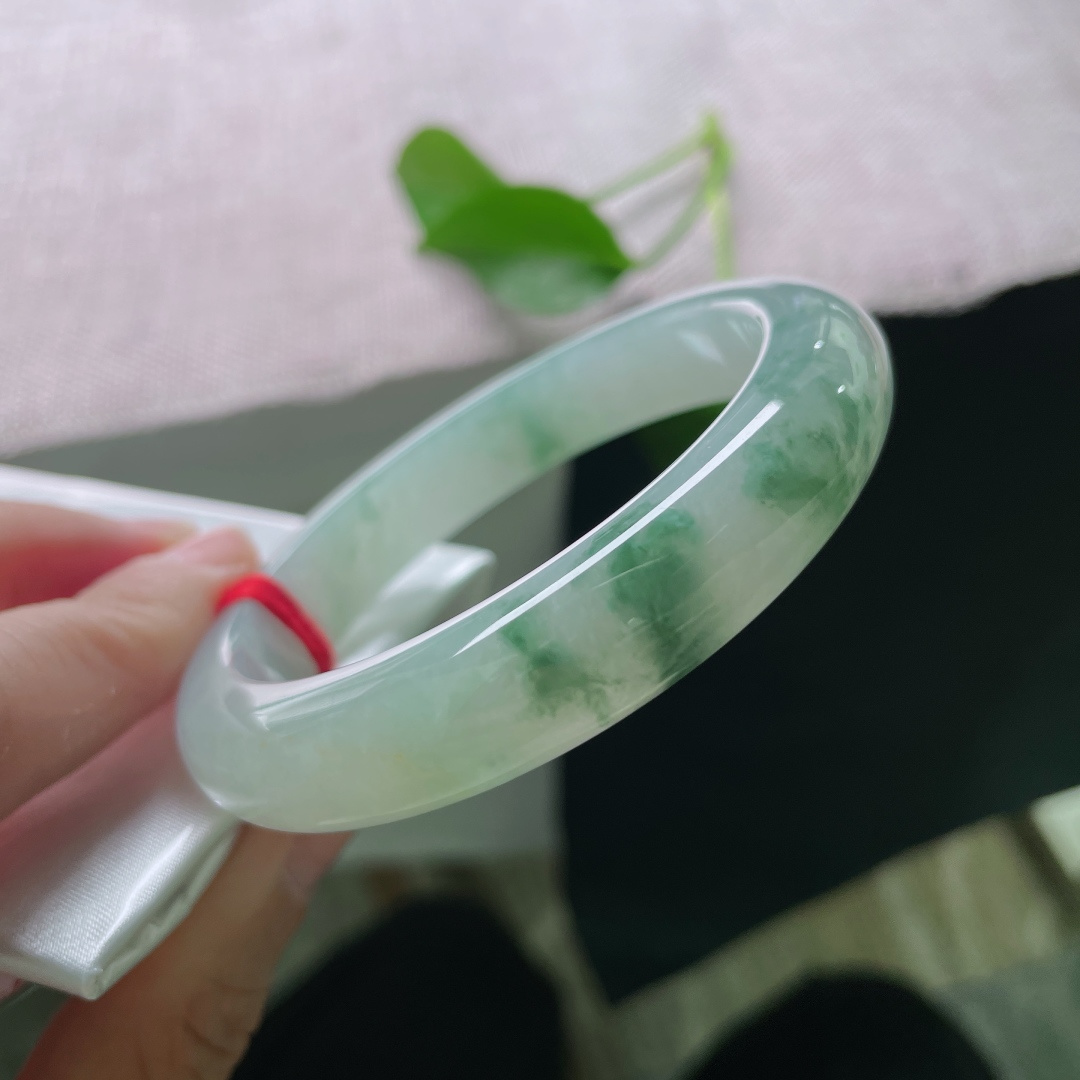 57.4/12.1/8.7飘花正圈，天然晕染，如诗如画。每一朵飘花，都是时光写给玉石的诗。无裂，ss51763a