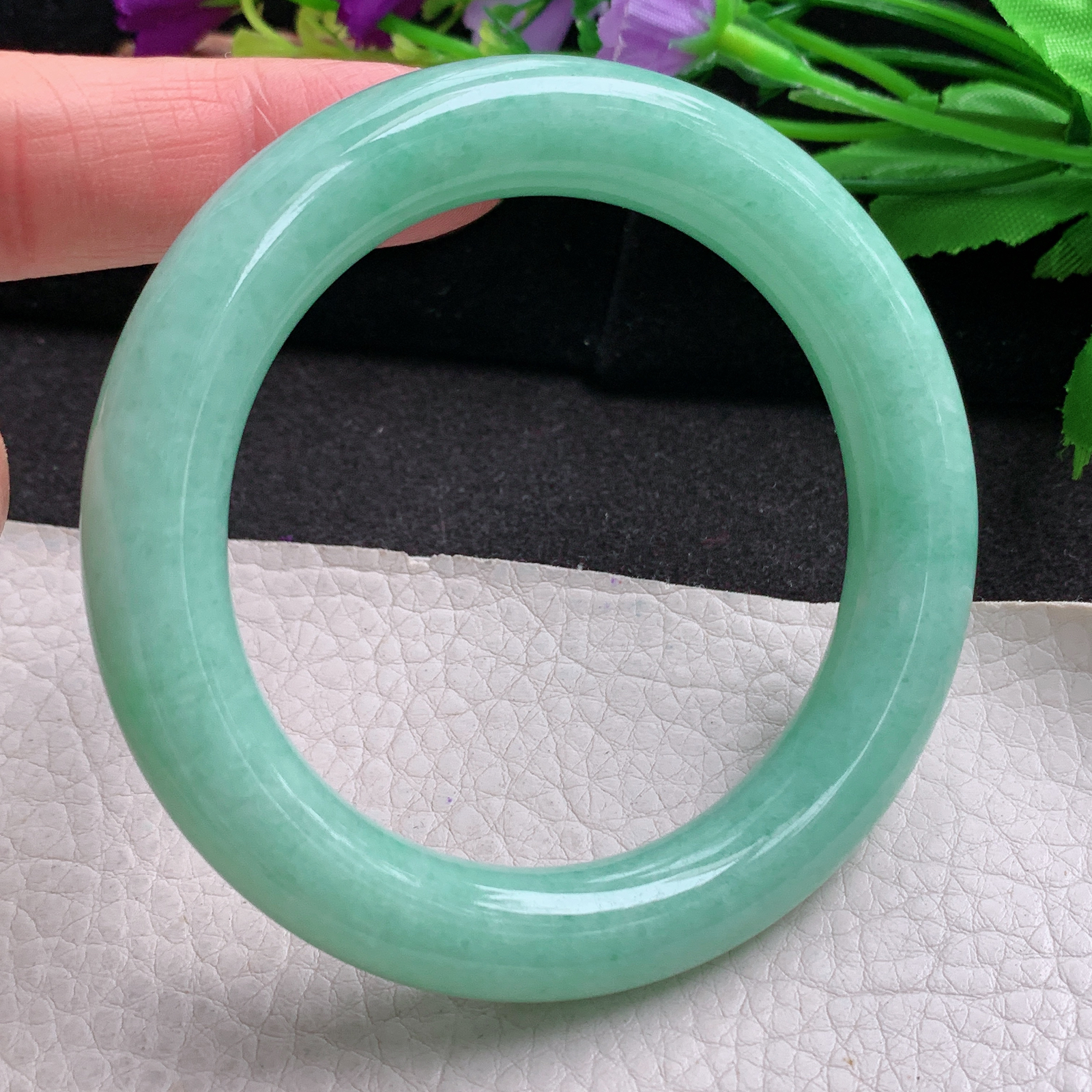 yh实拍57.5*11.3美人镯 天然缅甸翡翠a货手镯满绿圆条玉镯子