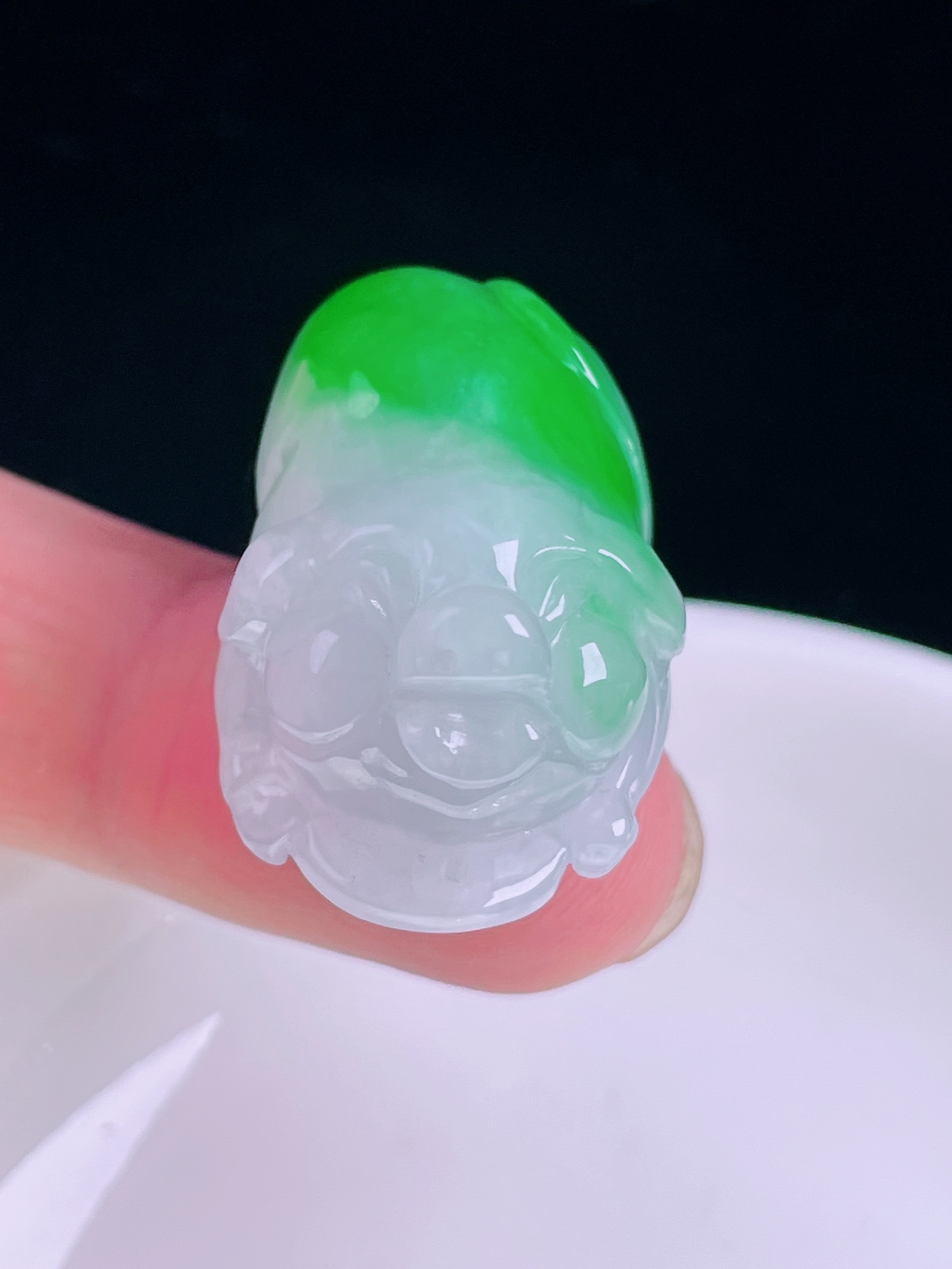 ️超值，冰绿发财猪，老种起光，细底通透，尺寸：30.3/19.8/17.6mm，0423