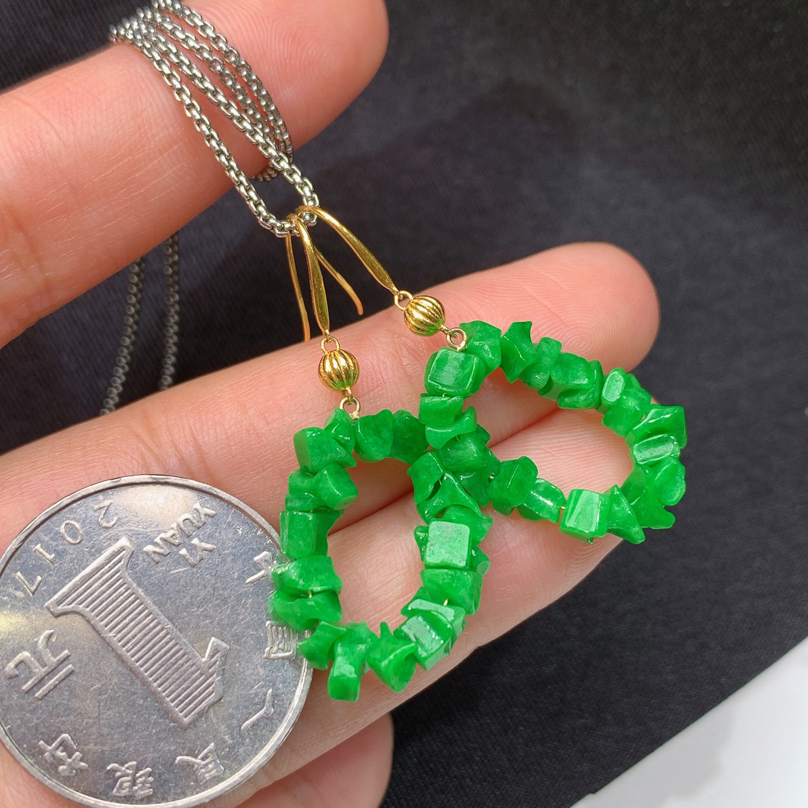 阳绿随形耳坠，18k金镶嵌，简约时尚，冰润色甜，种水足，Lt 尺寸36.7*15*3.8