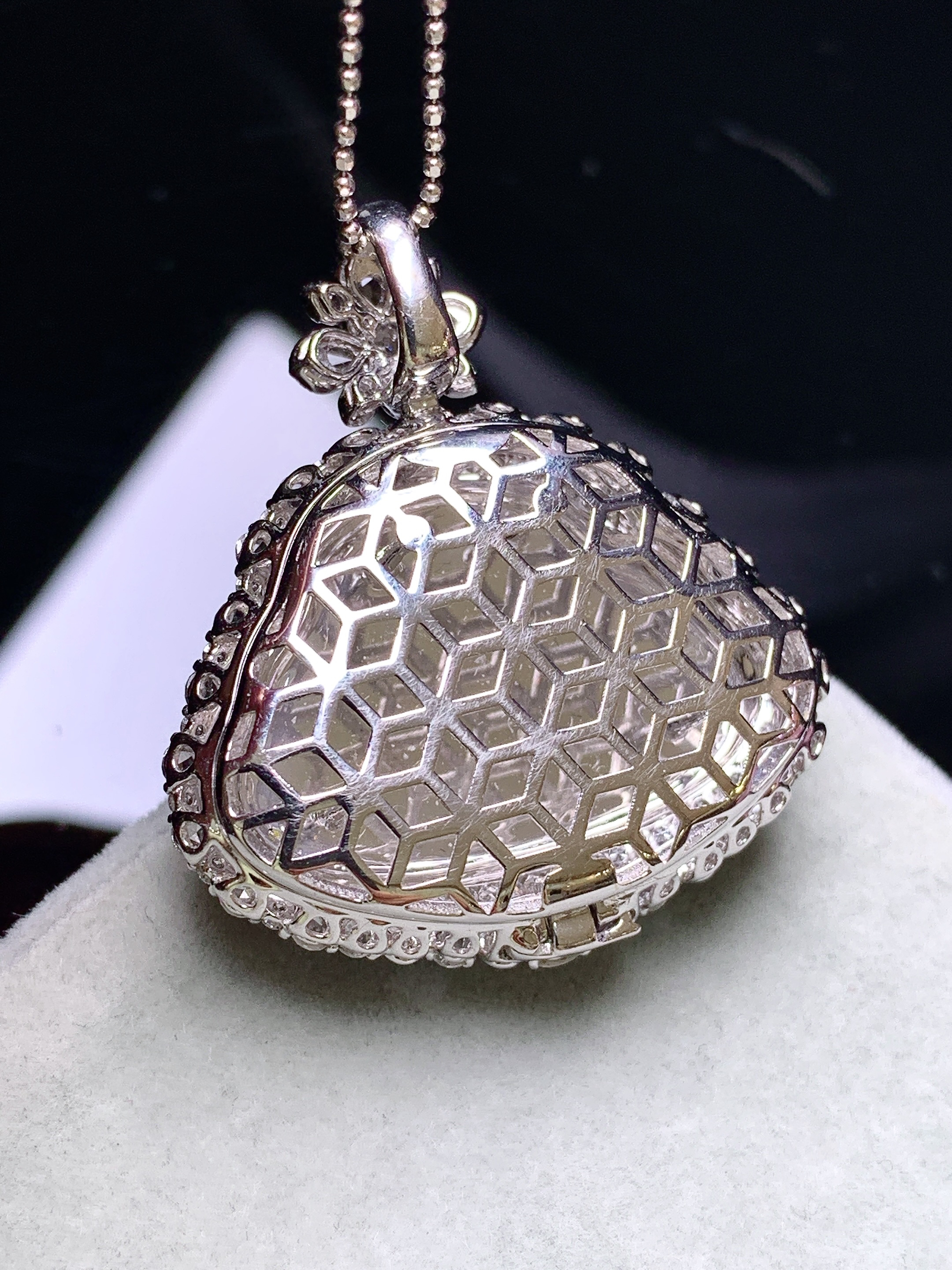 18k金钻镶嵌冰种佛公吊坠 玉质细腻 色泽艳丽清新 水润亮眼 整体尺寸33.8*30*12.6s2