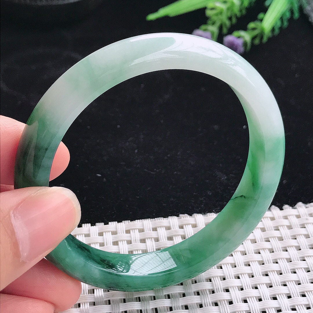 实拍A货翡翠56.5/11/7.8老坑精美温润飘花手镯宽边玉镯平安镯