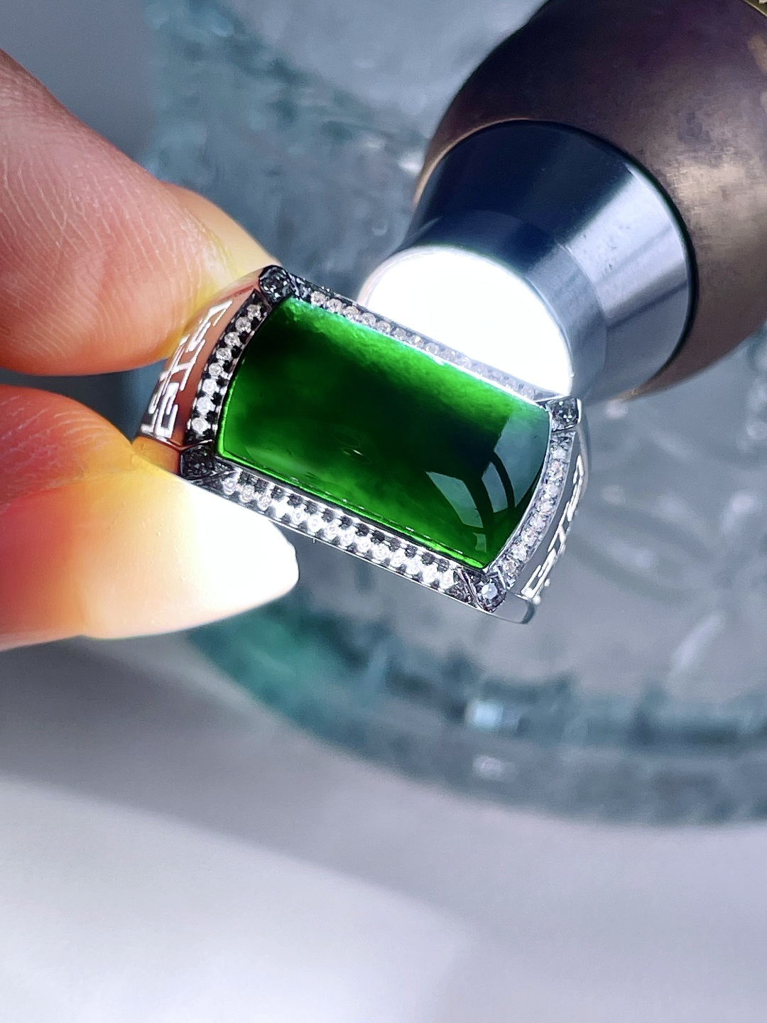 墨翠马鞍戒指，缅料 18k金镶嵌 无裂 性比高，裸石14-7.5-1.8，圈口21.5号，重量6.4