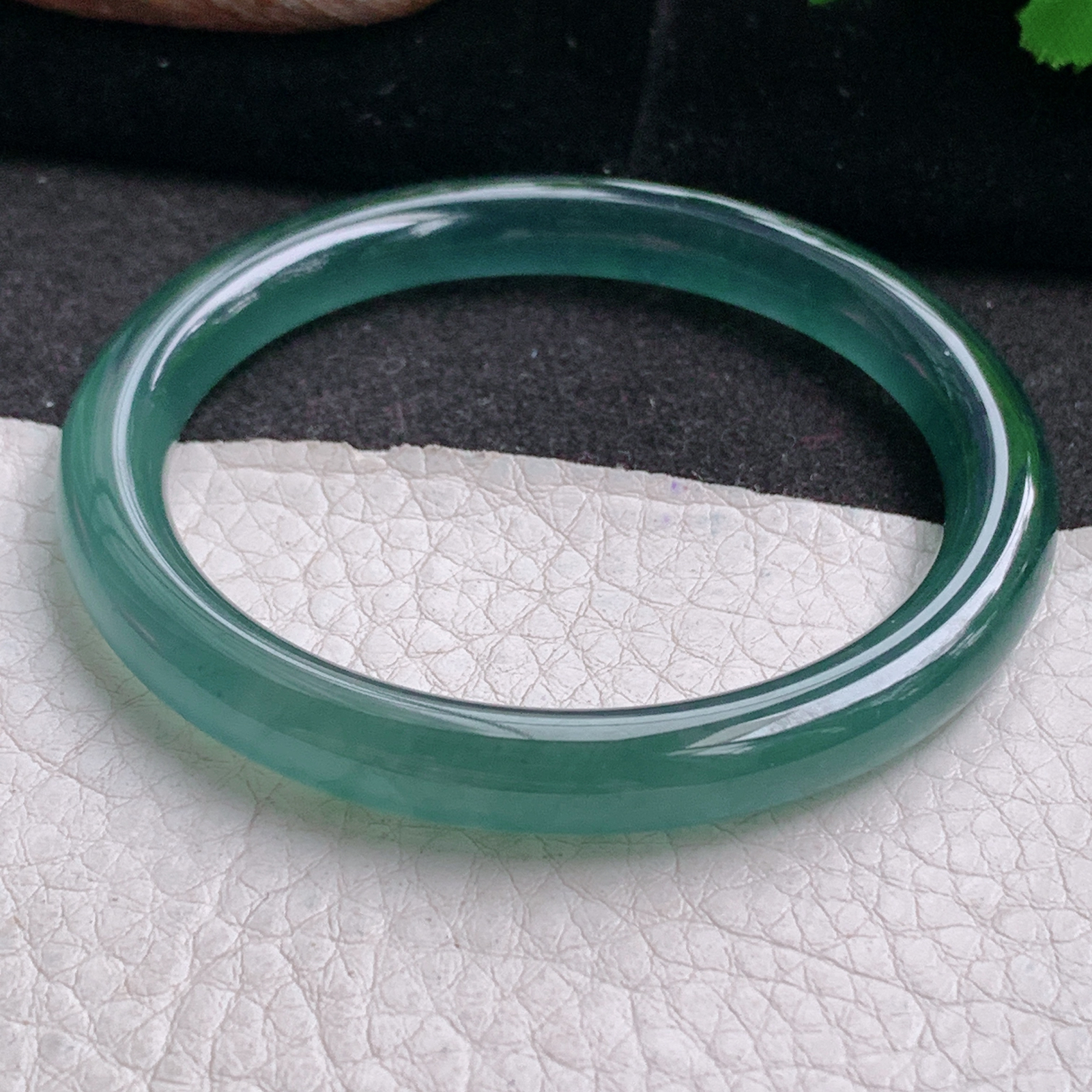 yh小圈口51.3*7*7.5美人镯 天然翡翠a货手镯冰绿圆条玉镯子