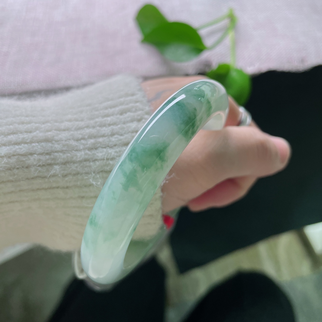 57.4/12.1/8.7飘花正圈，天然晕染，如诗如画。每一朵飘花，都是时光写给玉石的诗。无裂，ss51763a