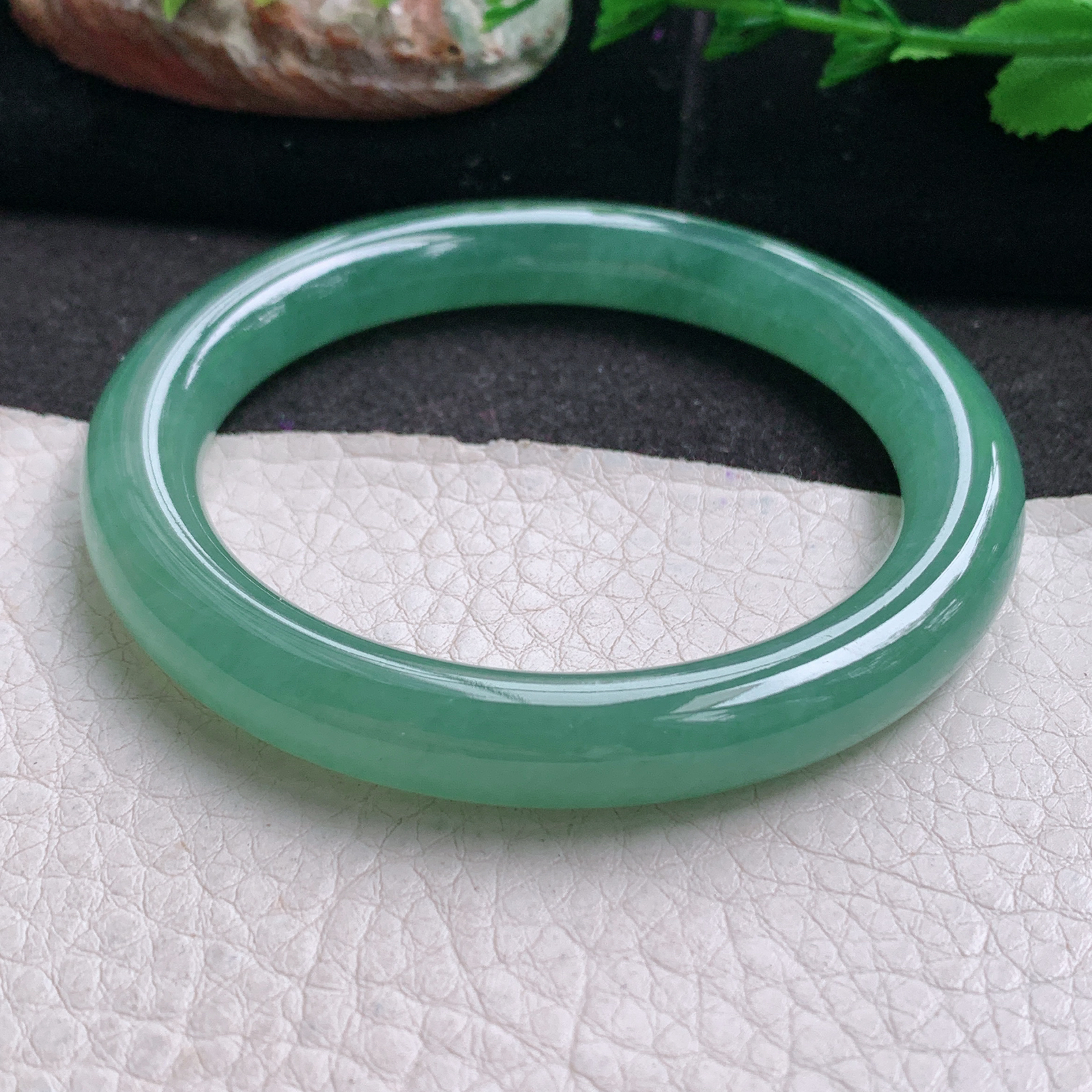 xc冰绿款54*9.2美人镯 天然缅甸翡翠a货手镯冰绿圆条叮当镯