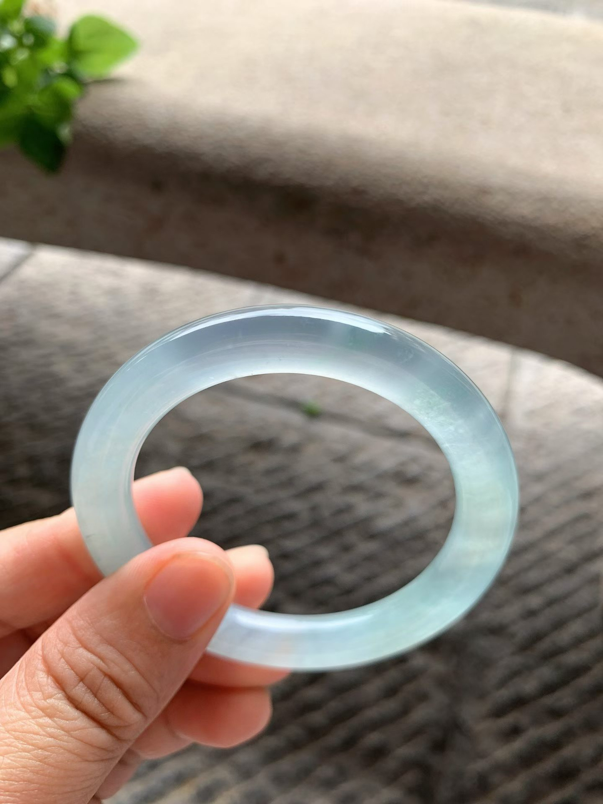 老坑淡晴底圆条手镯尺寸51*9*9.2 老坑种水，通体冰透，水足充盈，起光起胶，清新水灵！