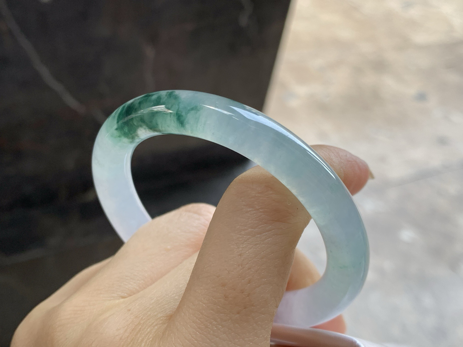 51.5-9.2-8.8

冰种飘花圆条手镯^_^种水好 飘花点缀