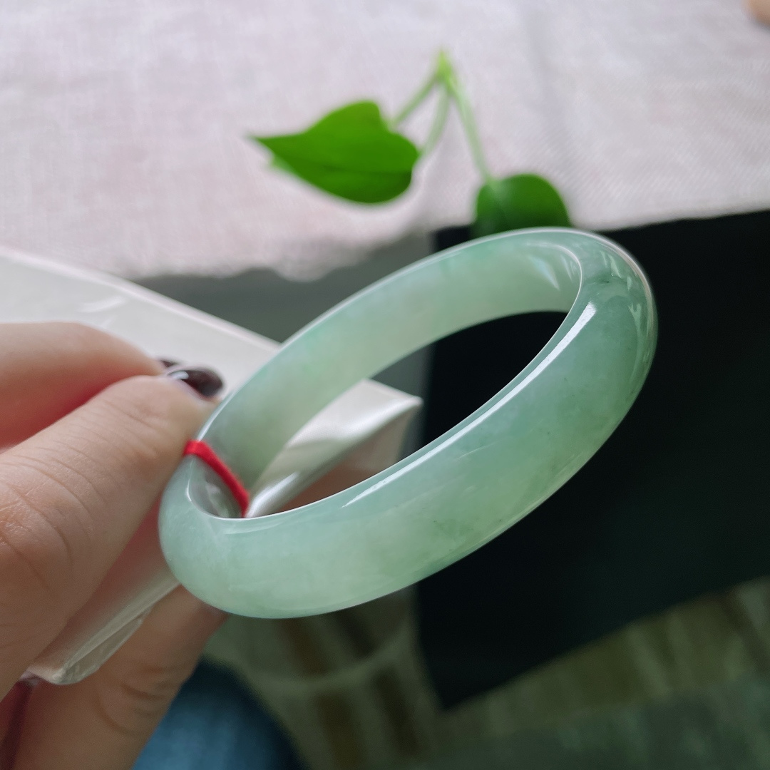 54.8（47.6）12.1/7，绿底贵妃，水头好，种老，清润通透，无裂，ss51818a