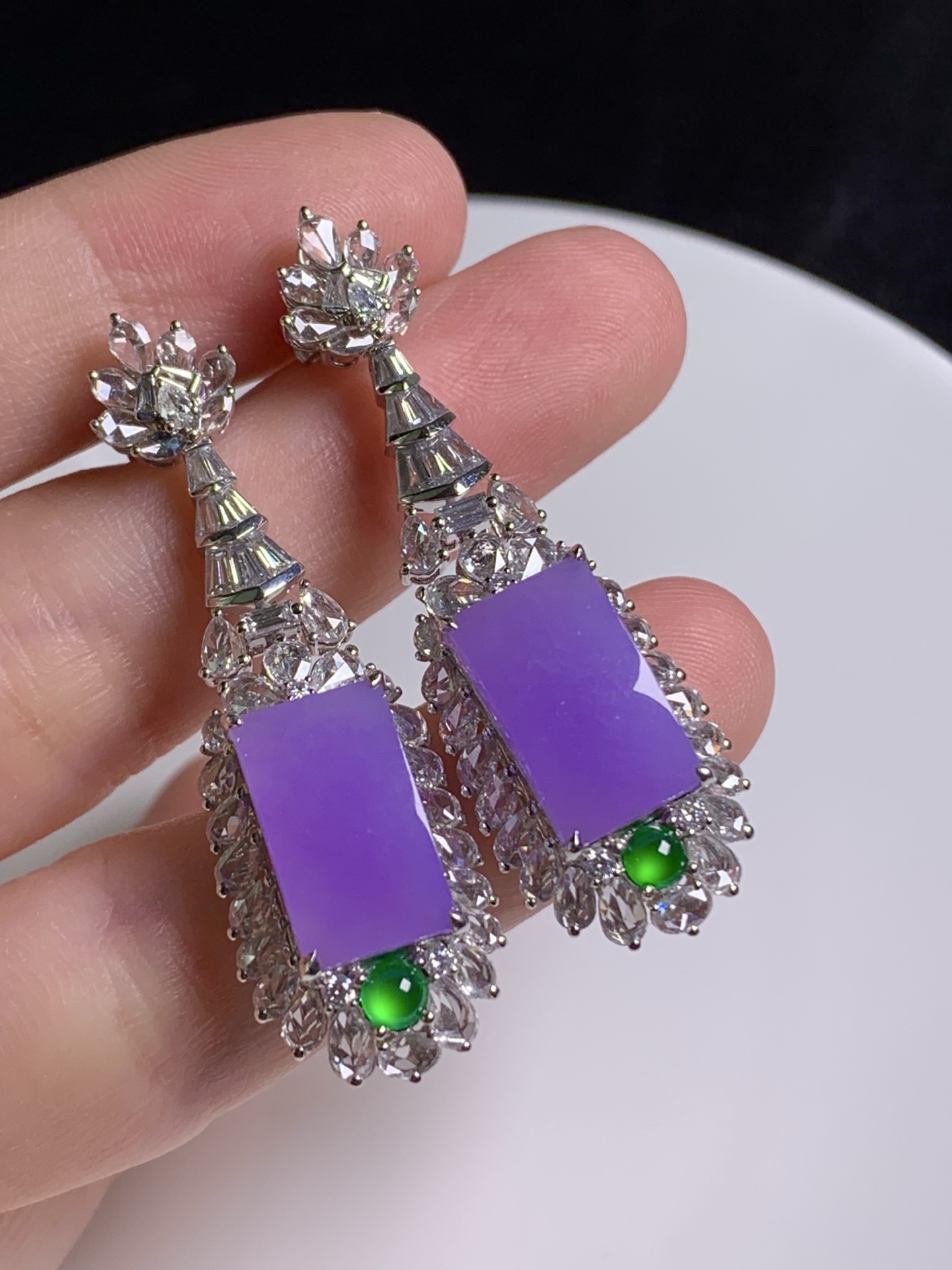 ️，18k金镶嵌方牌耳坠，紫色浓郁，见光靓美入心坎，尺寸：成品：43.1/13.7/10.1，裸石：13.2/7.8，b17422