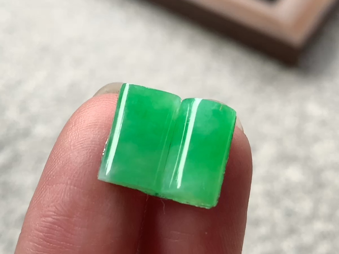 ️ 绿马鞍一对，尺寸12.40×7.4×3.3/12×7×7 ×4.5