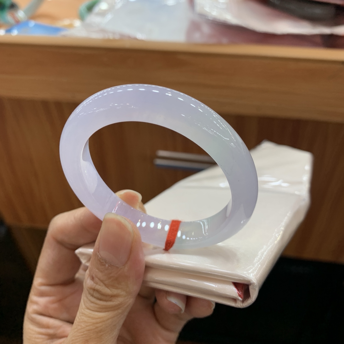 042223JM，冰种飘花贵妃翡翠手镯，53-44.7-9.9-7.7