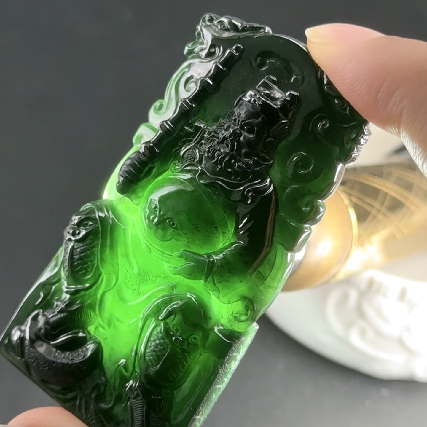 精品墨翠赵公明 种好色正 黑度极好 打灯通透 油性十足  尺寸66.1