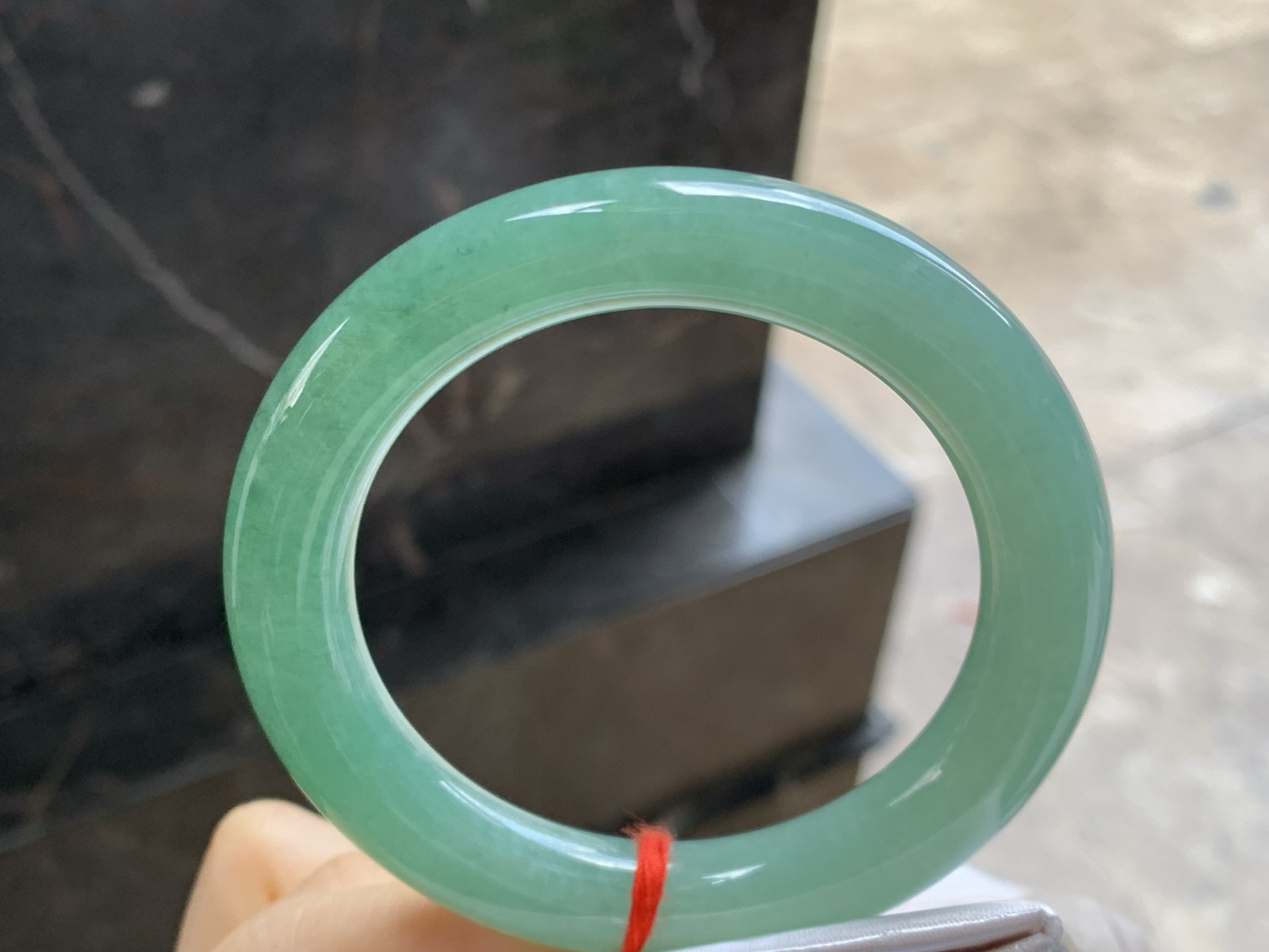 55-11

细糯满色圆条手镯^_^有种有色～上手漂亮耐看