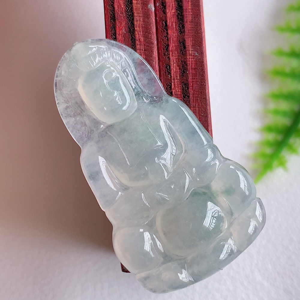 冰润精雕观音吊坠，法相端庄大气，工艺精湛，种色浓郁，细腻饱满冰润，种老水足，收藏佳品，佩戴大气  W   003.22尺寸：36.6-20.9-3.9mm