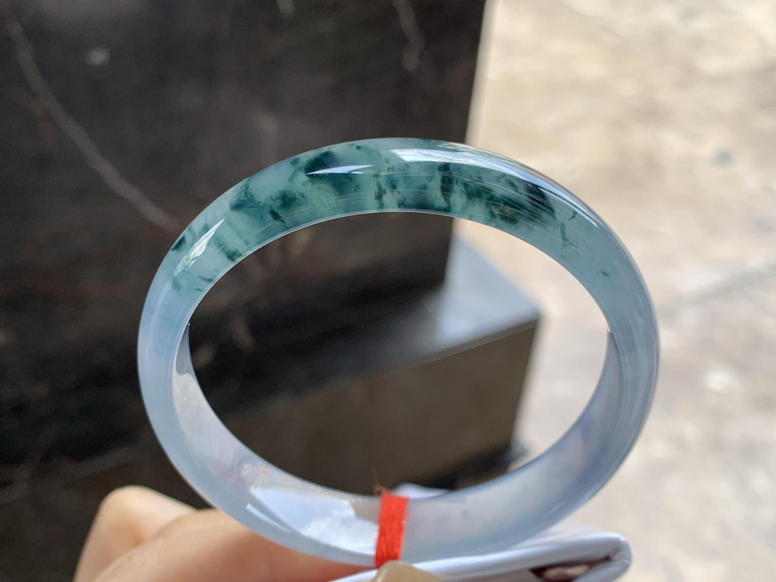 58.5-12.8-6.2

冰种飘花手镯^_^冰味十足～料子漂亮