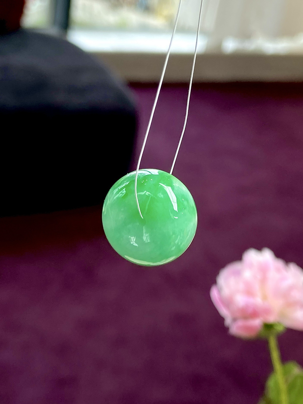 ️飘绿路路通，厚轮胎，是忍不住回头反复欣赏的品质，直接绳扣一戴上身回头率超高，裸石：19-11mm