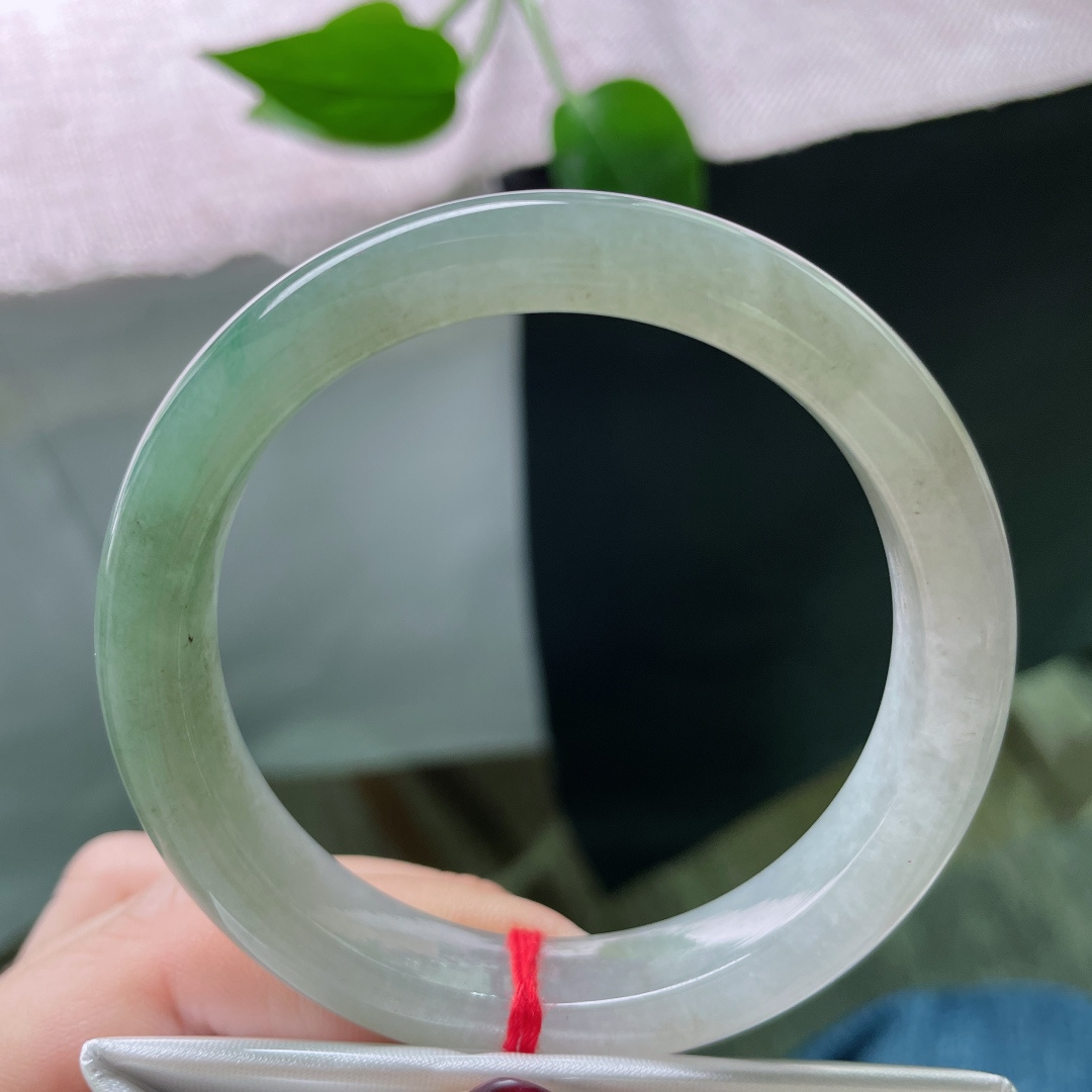 55.1/11.8/8.1，浅油绿正圈，颜色由浅入深循序渐进，别有韵味，无裂，ss51842a