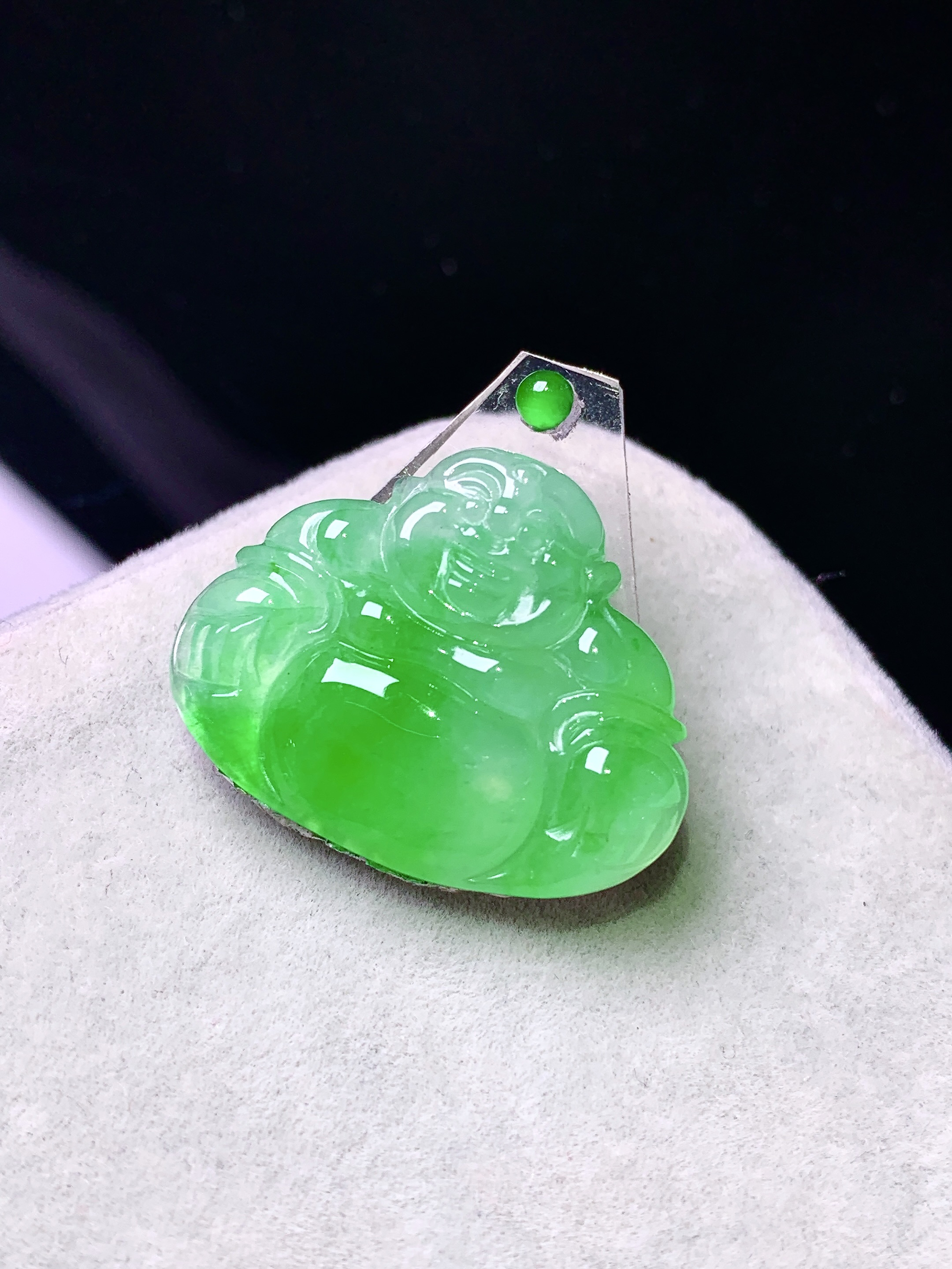 镶嵌款 冰阳绿佛公吊坠 玉质细腻 色泽艳丽清新 水润亮眼 整体尺寸18.2*22.8*4.6*2x