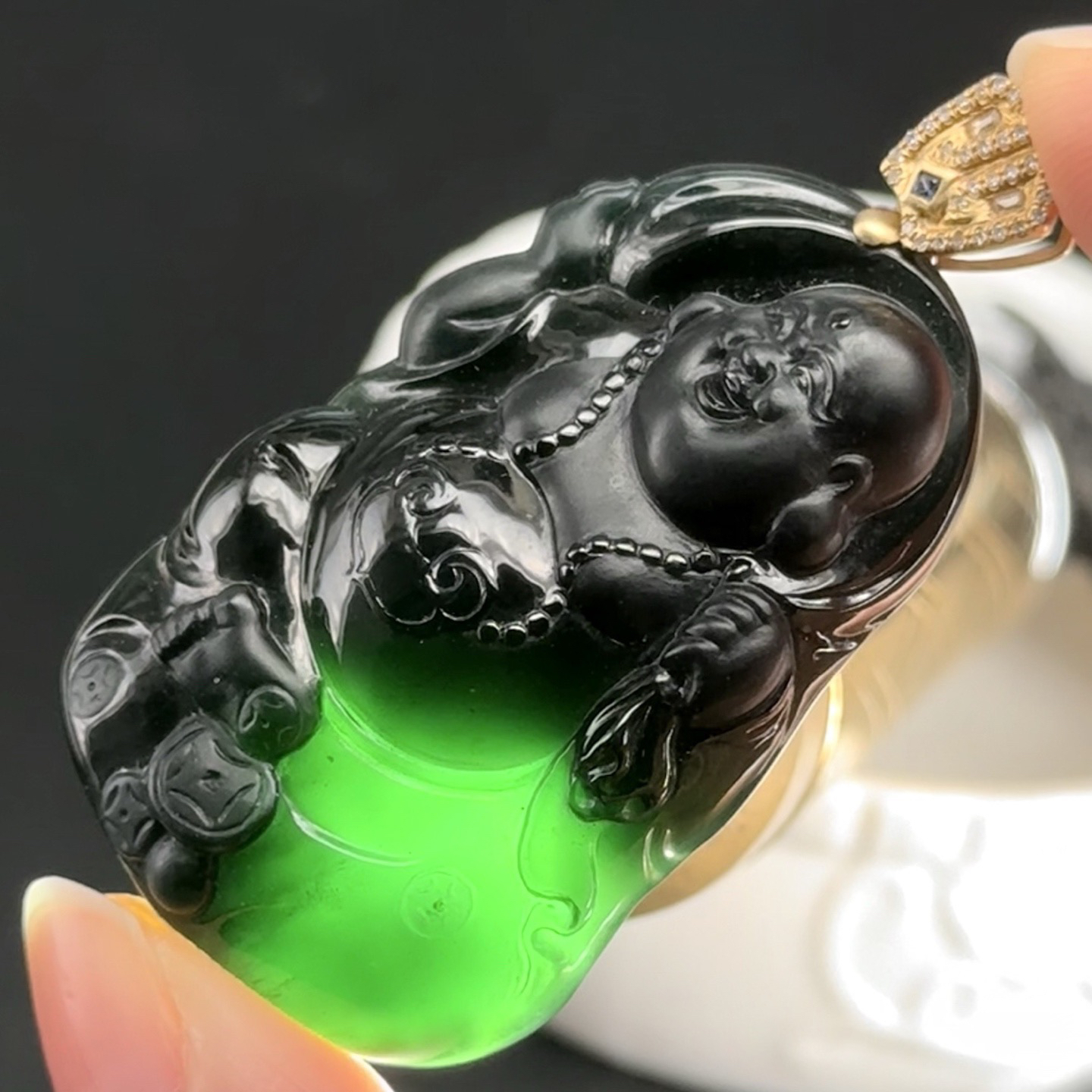 精品18k墨翠逍遥佛 种好色正 黑度极好 打灯通透 油性十足  尺寸52.1
