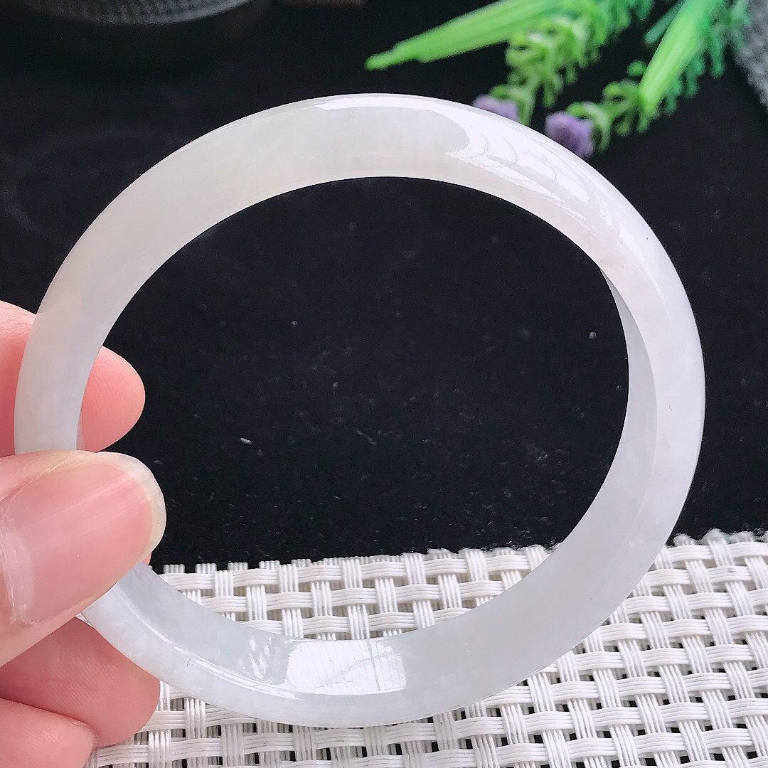 实拍A货翡翠61/12.2/6.8大圈口老坑冰透水灵月光白手镯宽边玉镯平安镯