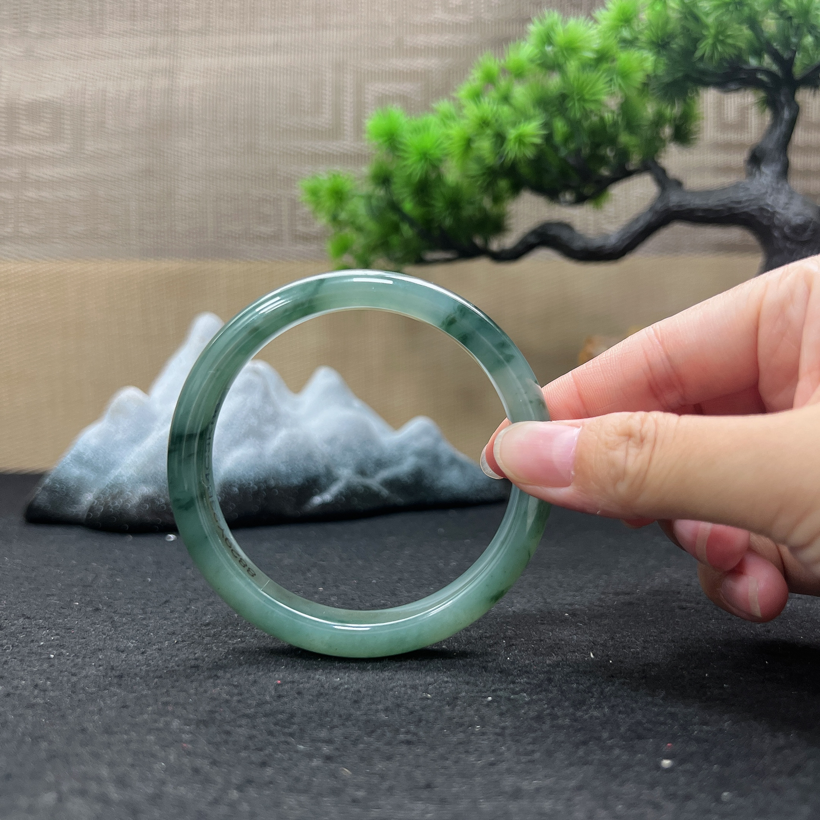 62圈口正圈油青飘花手镯