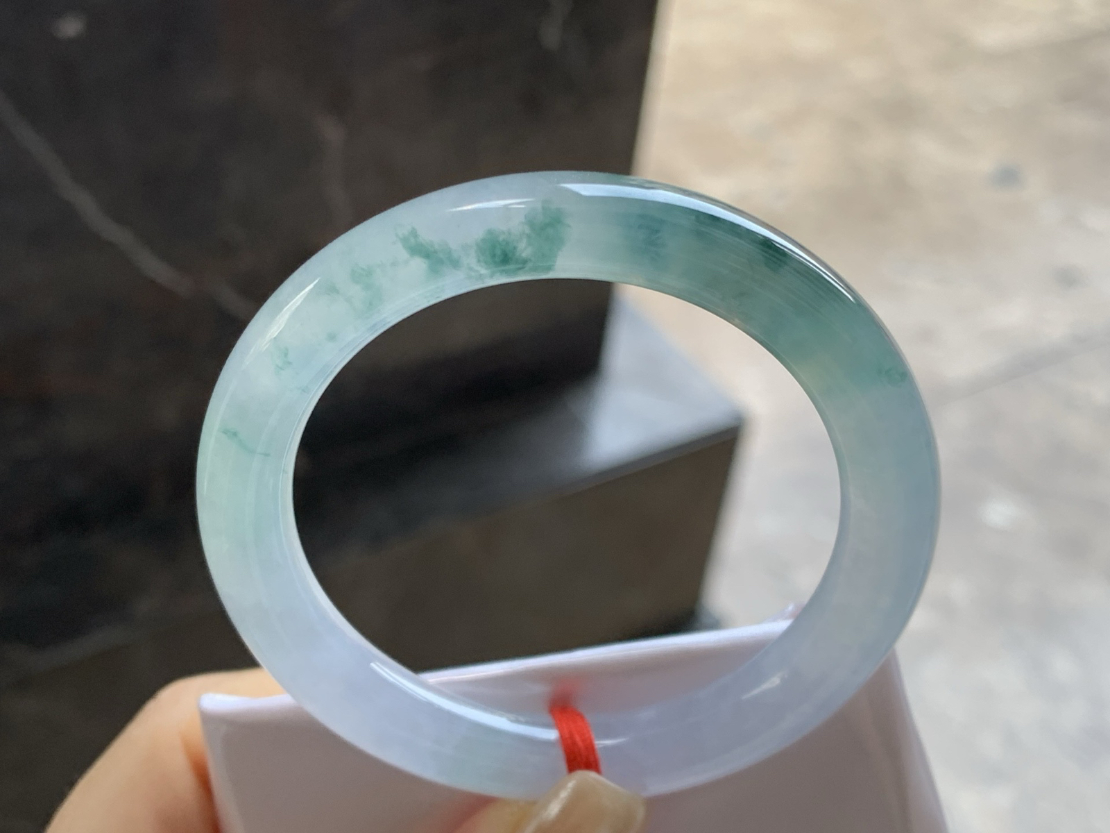 51.5-9.2-8.8

冰种飘花圆条手镯^_^种水好 飘花点缀