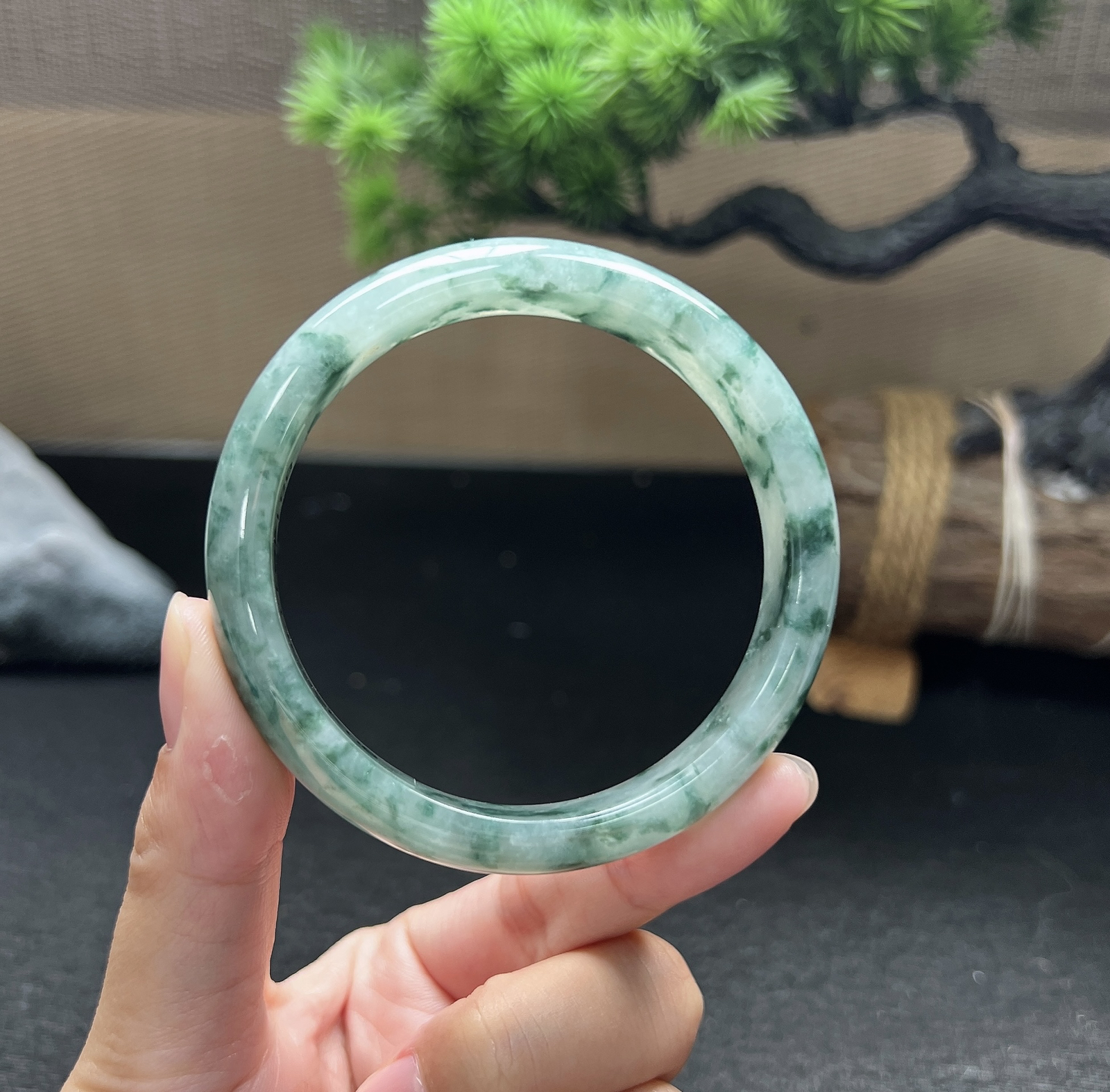 57.5圈口正圈飘花手镯