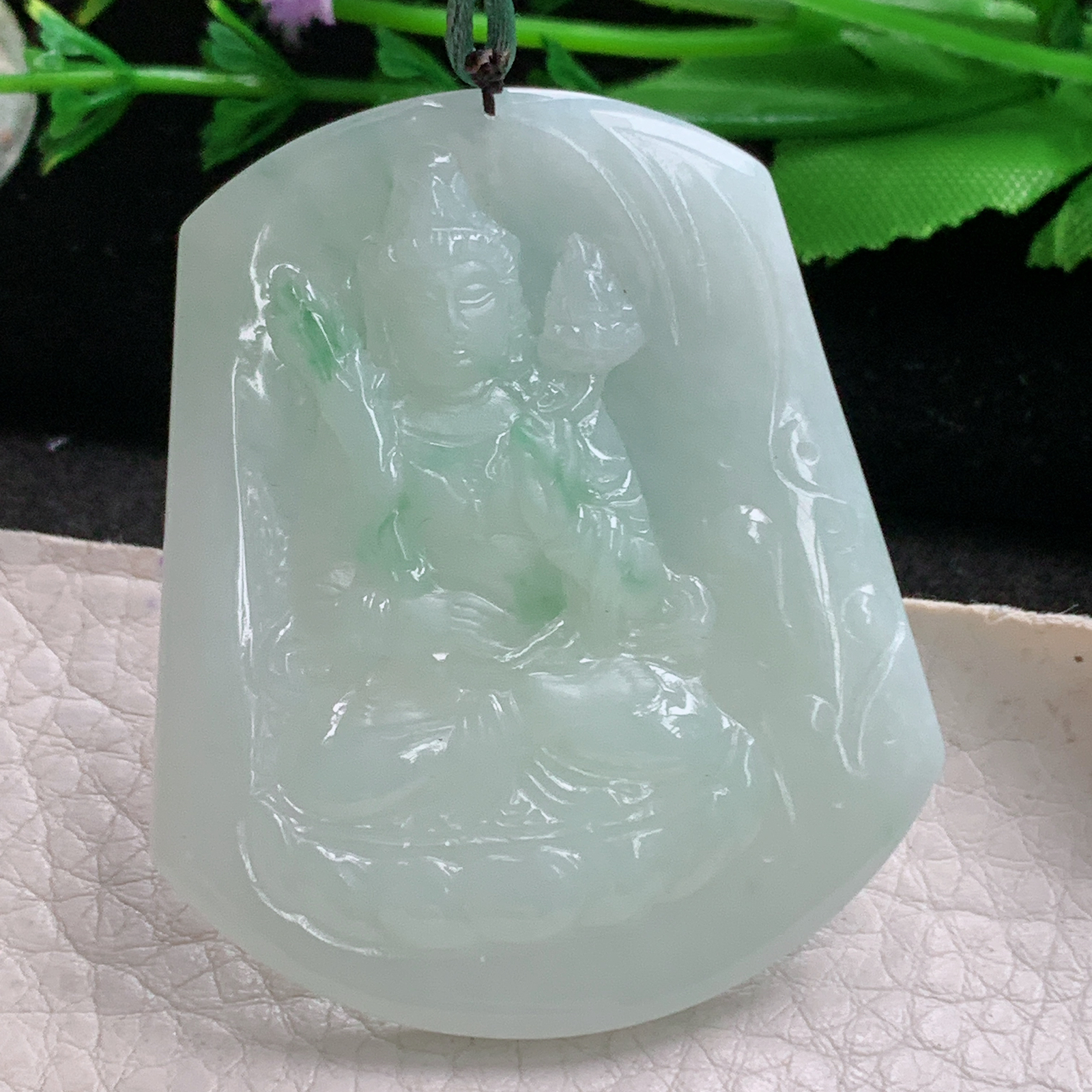 Bg实拍51.5*43.6*5.6缅甸翡翠淡绿飘绿虚空藏菩萨吊坠