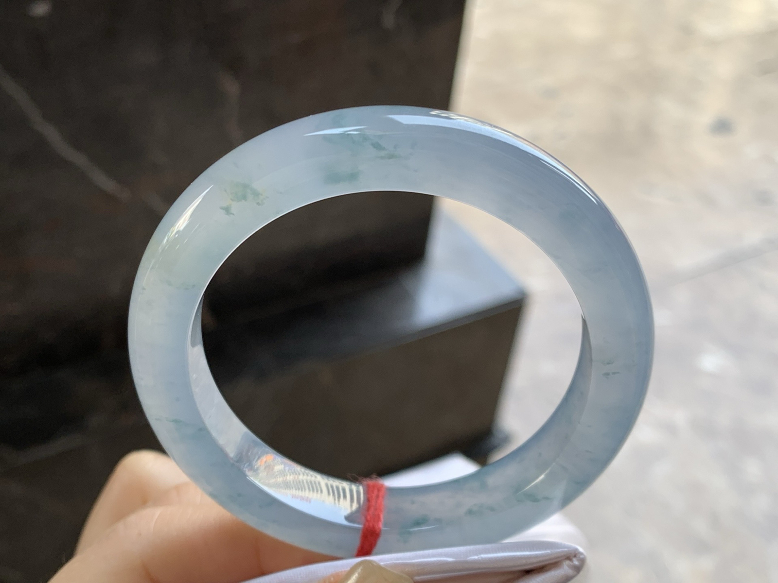 56.5-11.7-9.3

冰种飘花手镯^_^冰味十足 料子漂亮