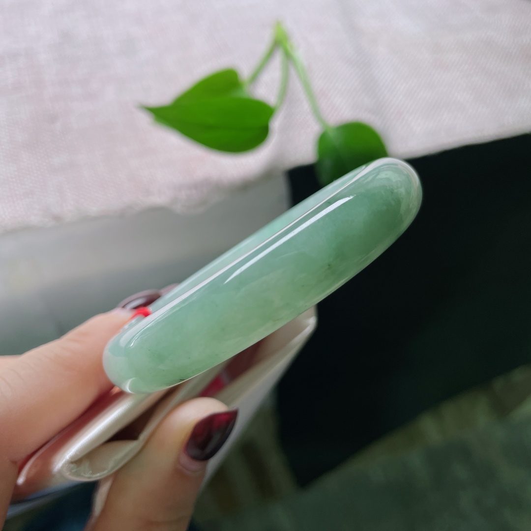 54.8（47.6）12.1/7，绿底贵妃，水头好，种老，清润通透，无裂，ss51818a