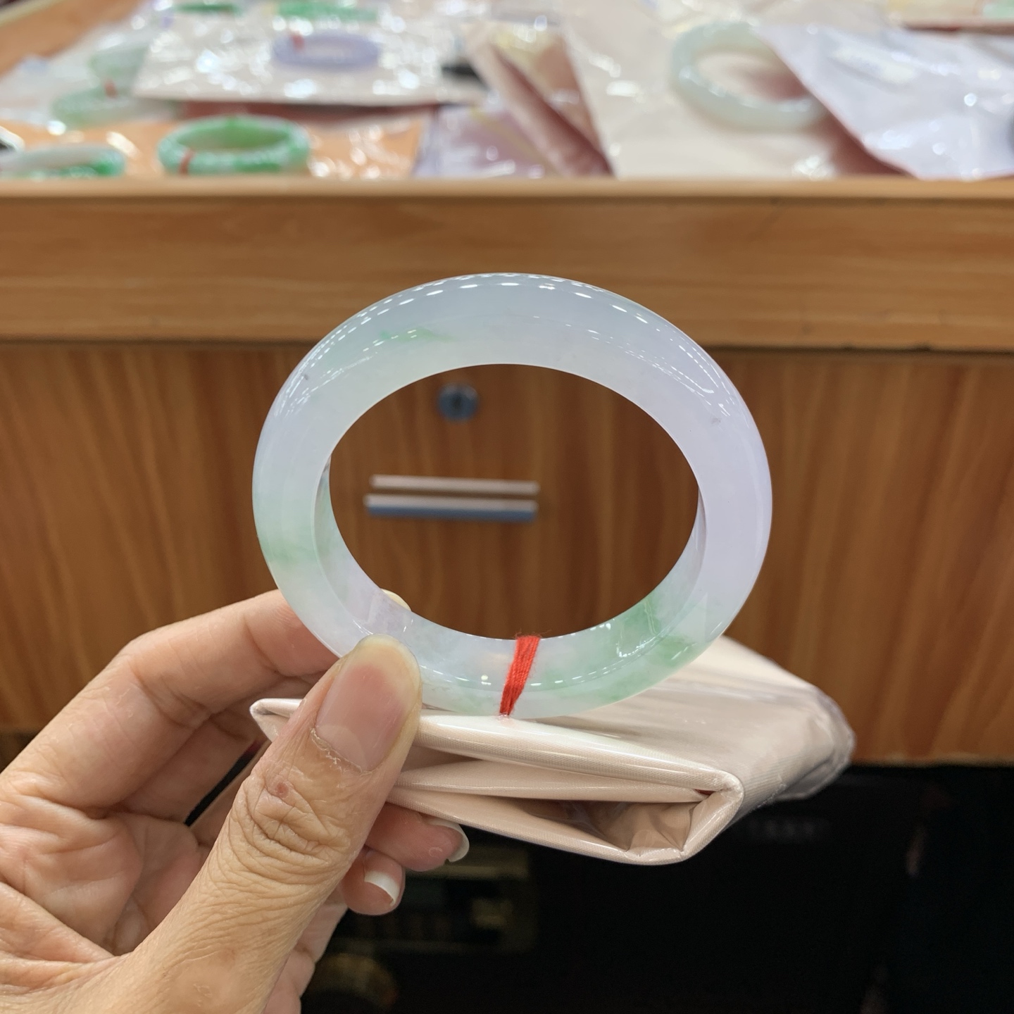 042231GX，冰飘花正圈翡翠手镯，53-11.7-9.7