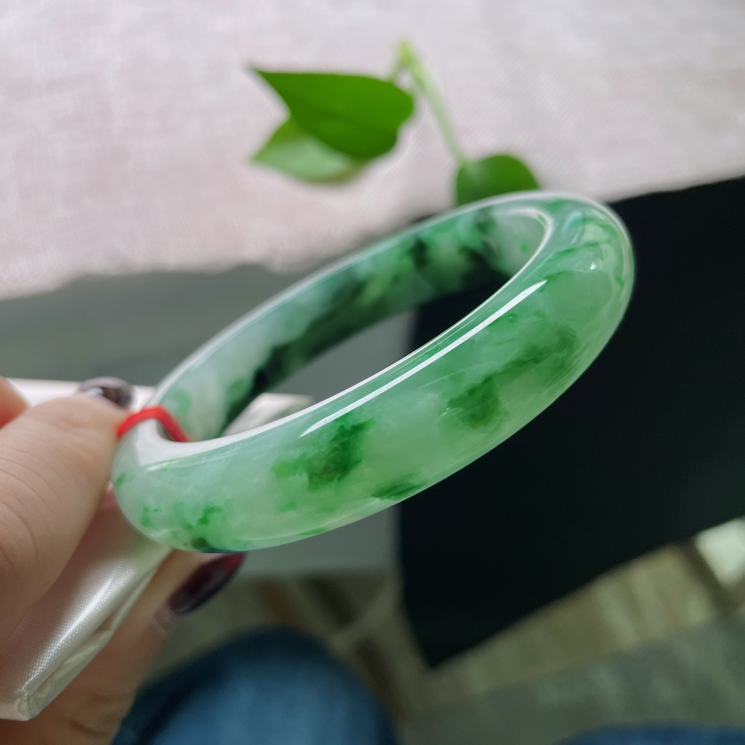 57.8/12.5/9.2飘绿正圈，青绿之间，藏着唐宋的风，与未说尽的语言。有棉线，ss51392a