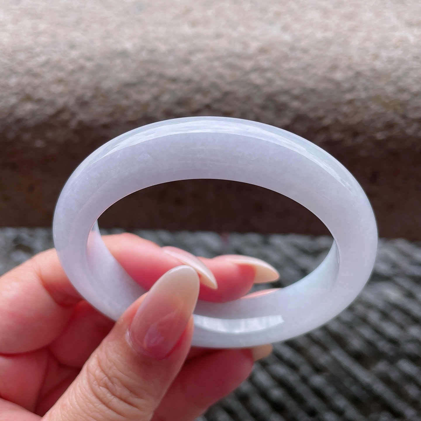 正圈54 55，圈口54-12.5-8.3，编码0423X31，糯冰飘绿，冰莹通透，水润，种老，无裂