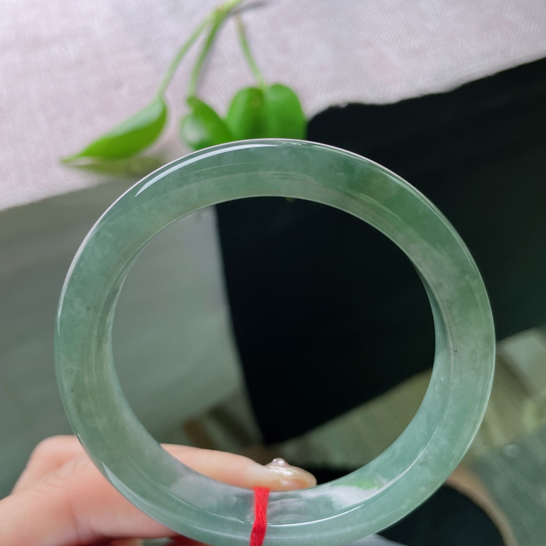 57.8/12/8，冰油青正圈，湖水蓝，熠熠生辉，种老水足，清透泛光，无裂，ss51797a