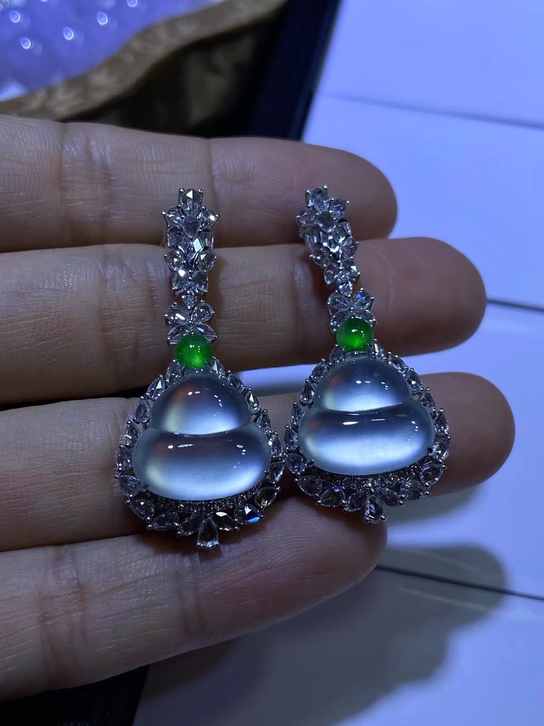 ️ 玻璃种葫芦耳坠，完整纯净，起光，裸石12.8×14.2