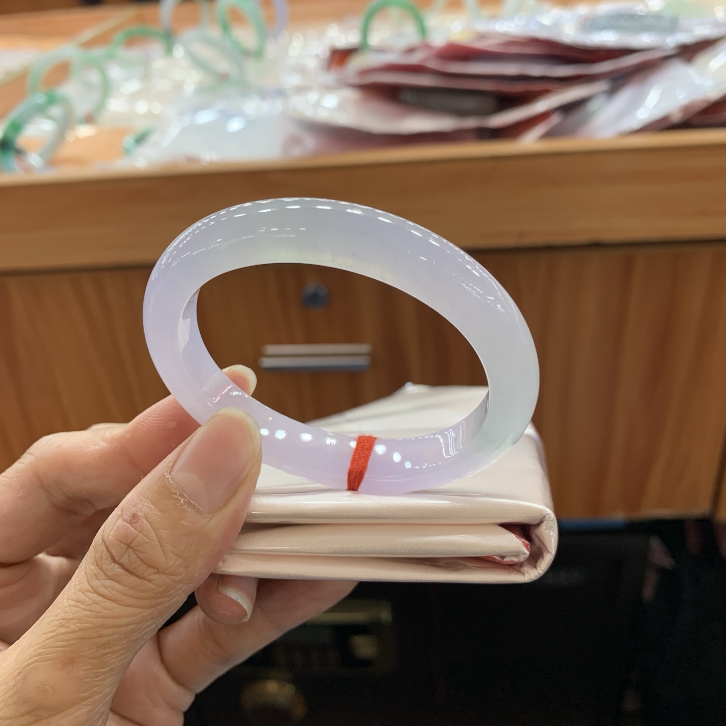 042223JM，冰种飘花贵妃翡翠手镯，53-44.7-9.9-7.7