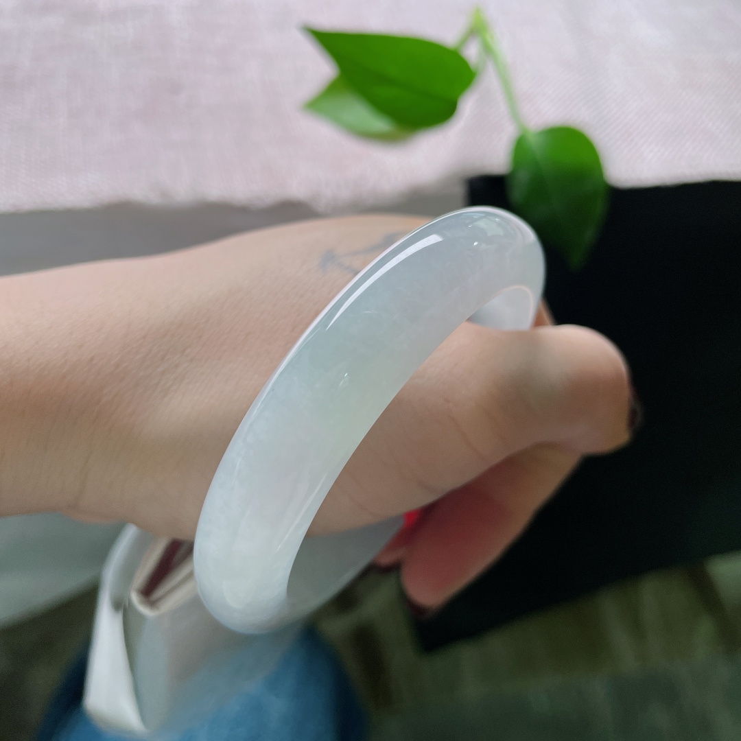 53.8/12.5/8.6，白月光正圈，冰为骨，晴为魂。 一眼望去，是能涤荡心尘的透彻与安宁。无裂，ss51747a