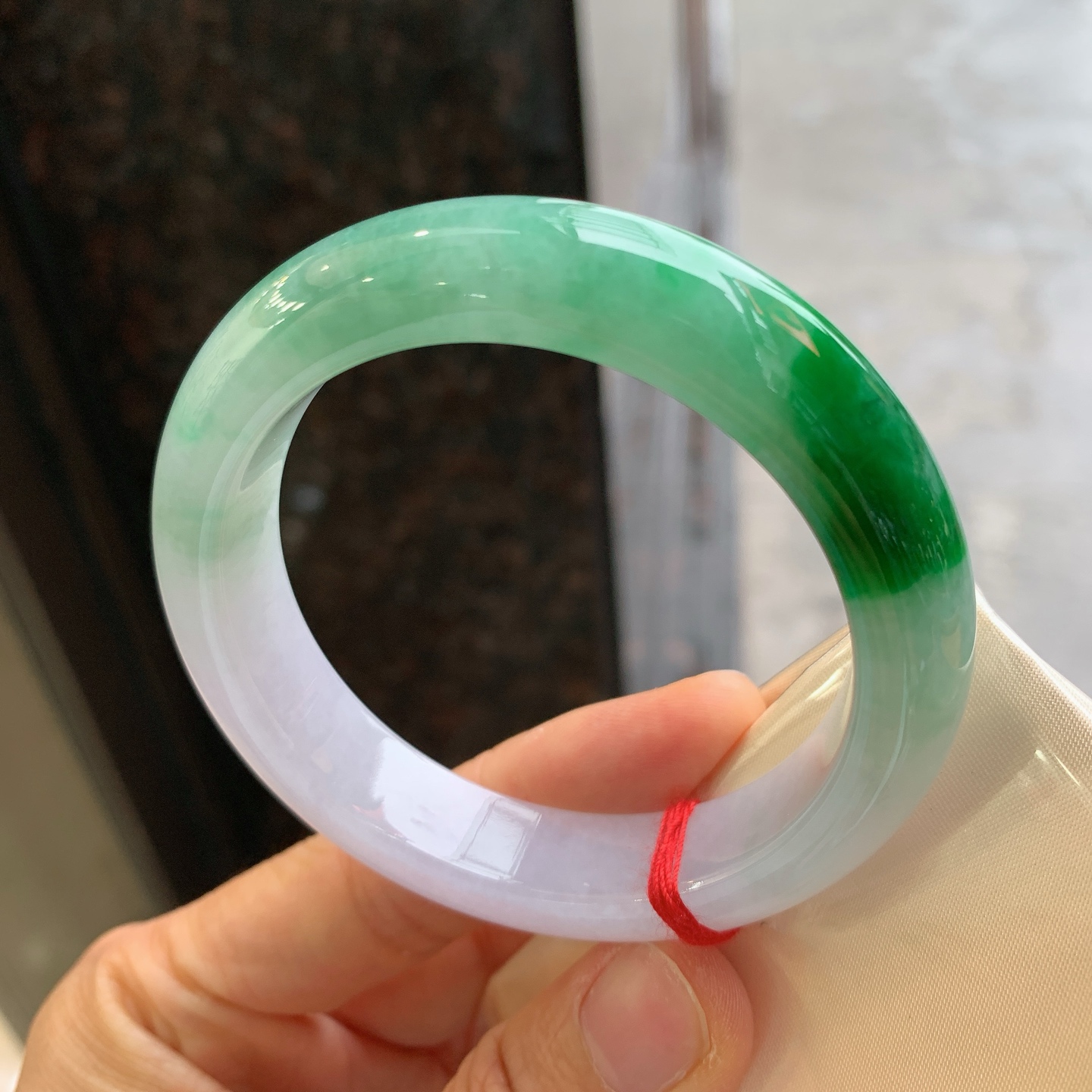 正圈飘绿 有纹 尺寸：55/12.8/9  色辣