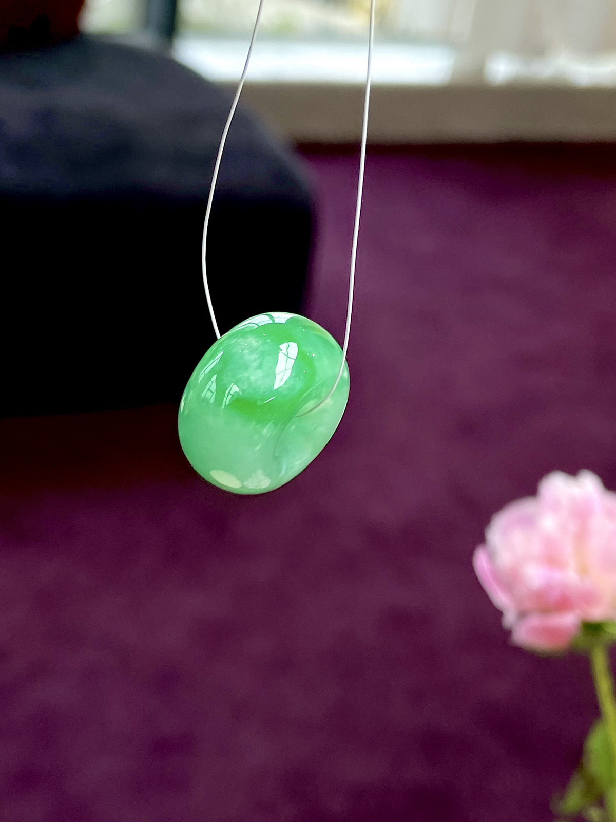 ️飘绿路路通，厚轮胎，是忍不住回头反复欣赏的品质，直接绳扣一戴上身回头率超高，裸石：19-11mm..