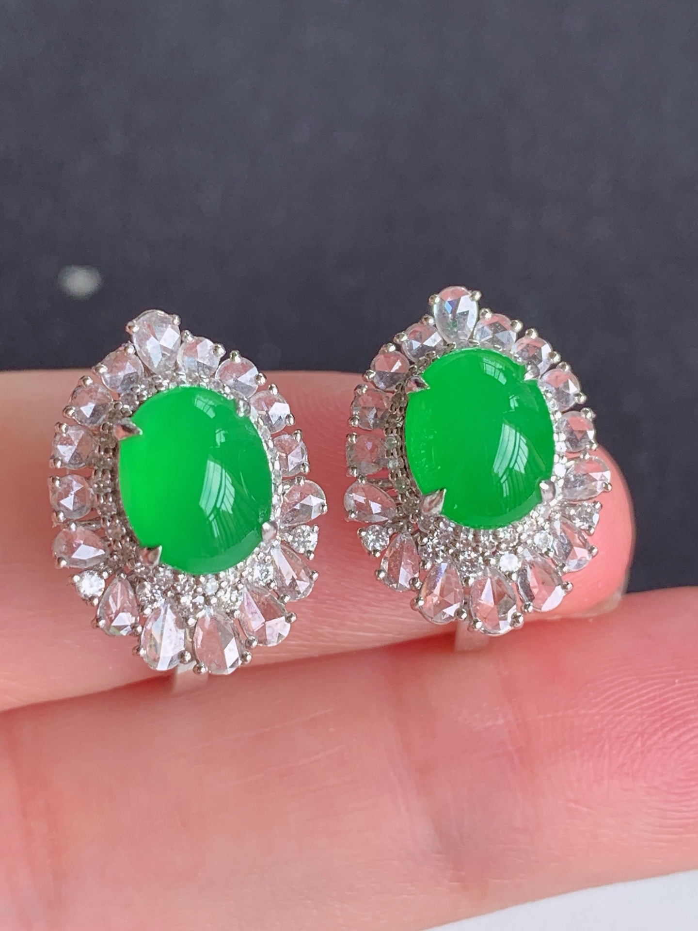 ️，18k镶嵌冰绿耳包，无裂尺寸：16.3/12.3/6.4