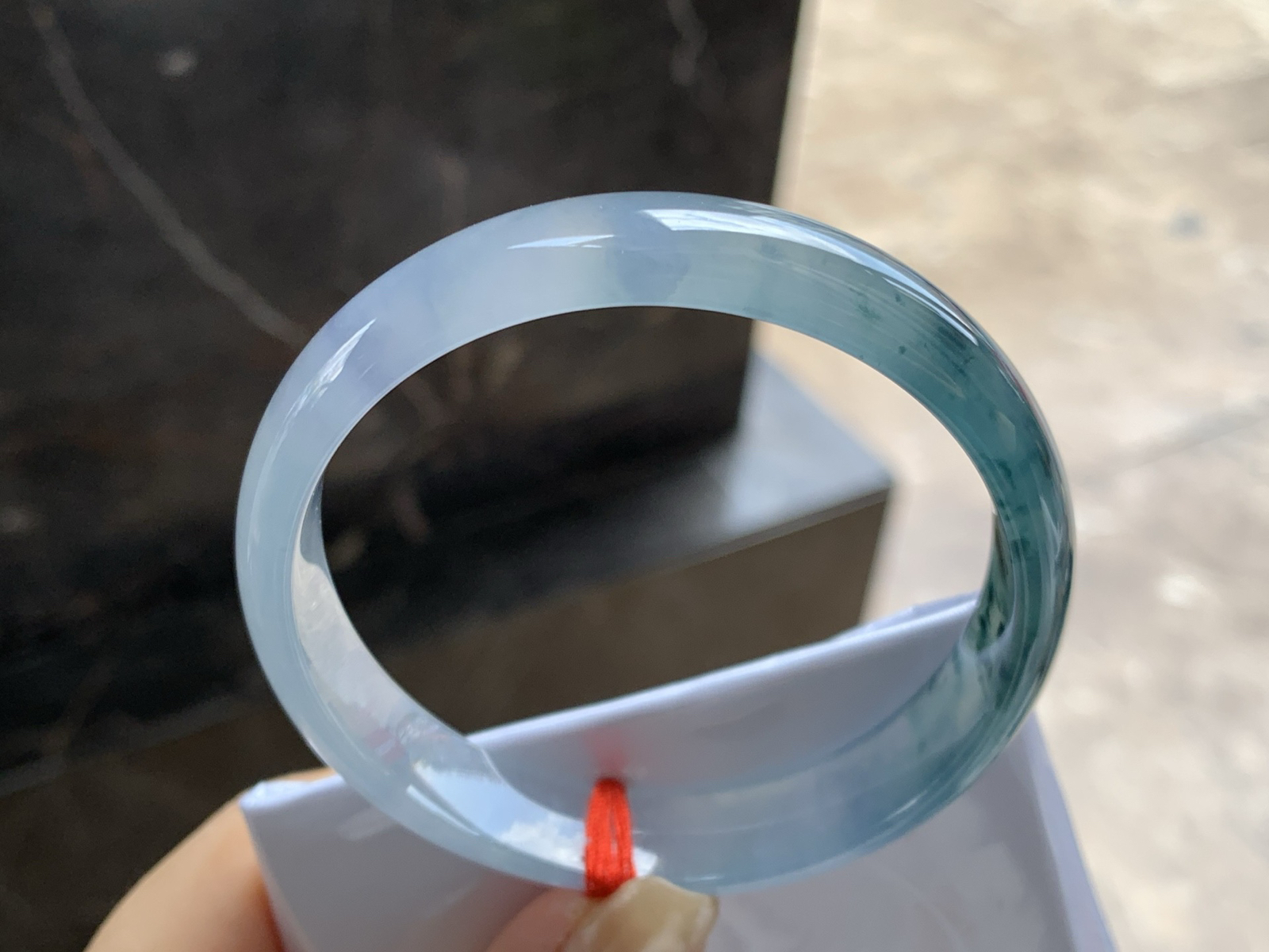 58.5-12.8-6.2

冰种飘花手镯^_^冰味十足～料子漂亮